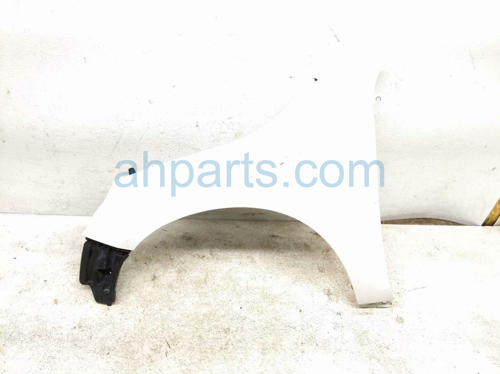 $195 Volvo FR/LH FENDER - WHITE $195 Volvo FR/LH FENDER - WHITE