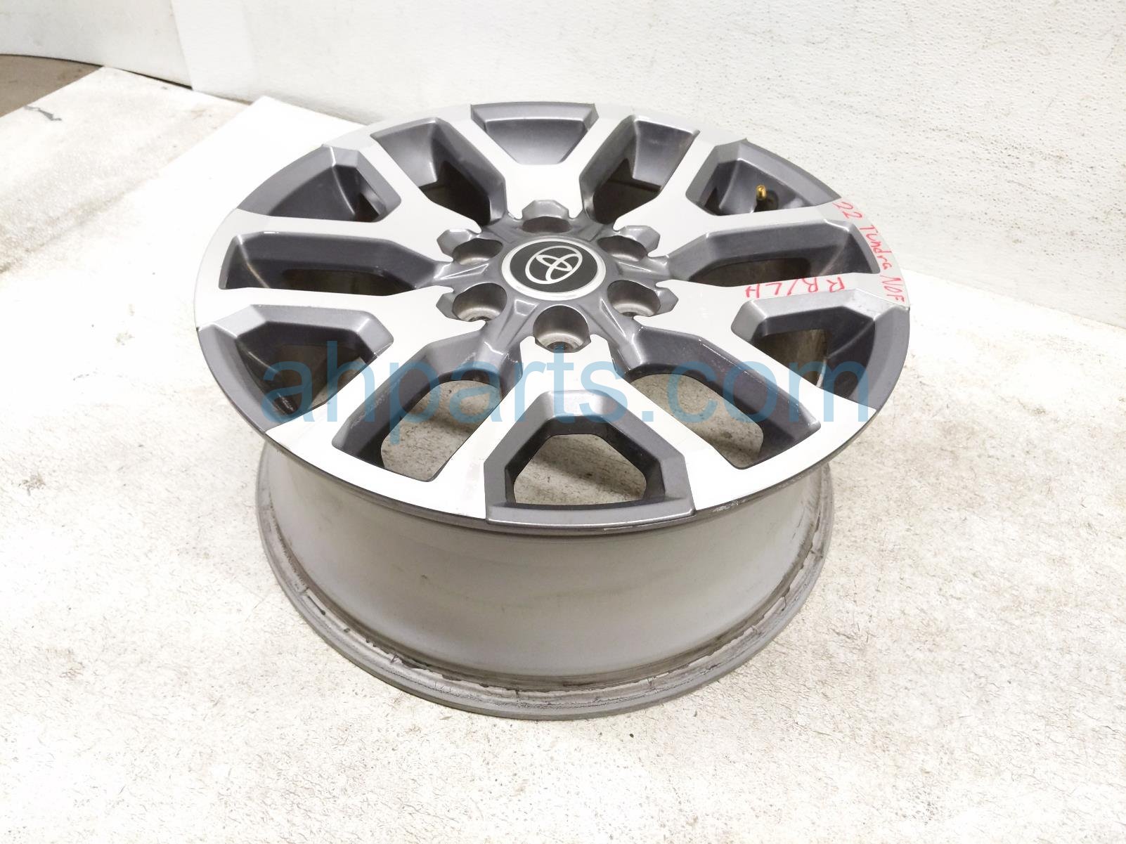 Toyota RR/LH WHEEL / RIM
