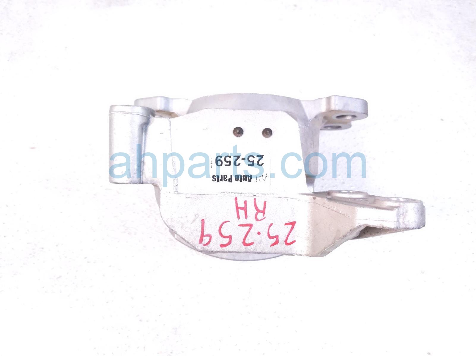 $55 Nissan RH SIDE ENGINE MOUNT - 2.5L