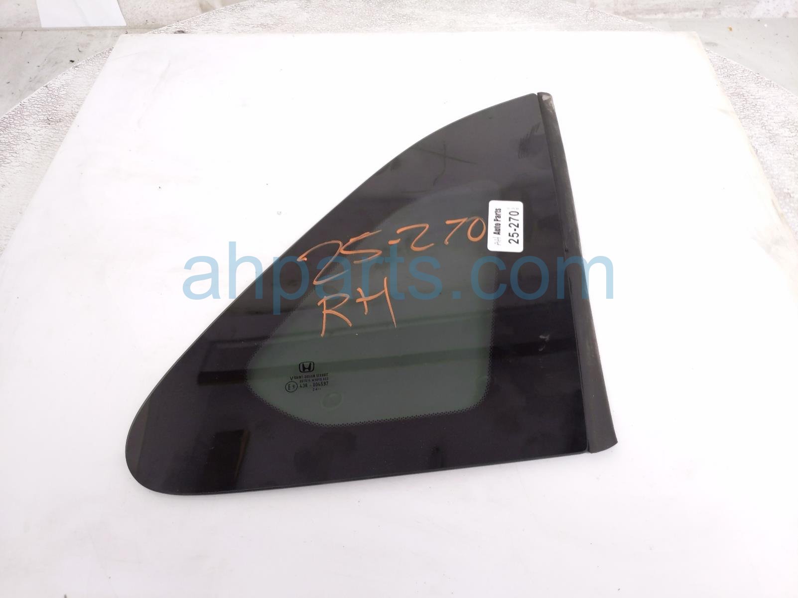 $85 Honda RH QUARTER WINDOW GLASS
