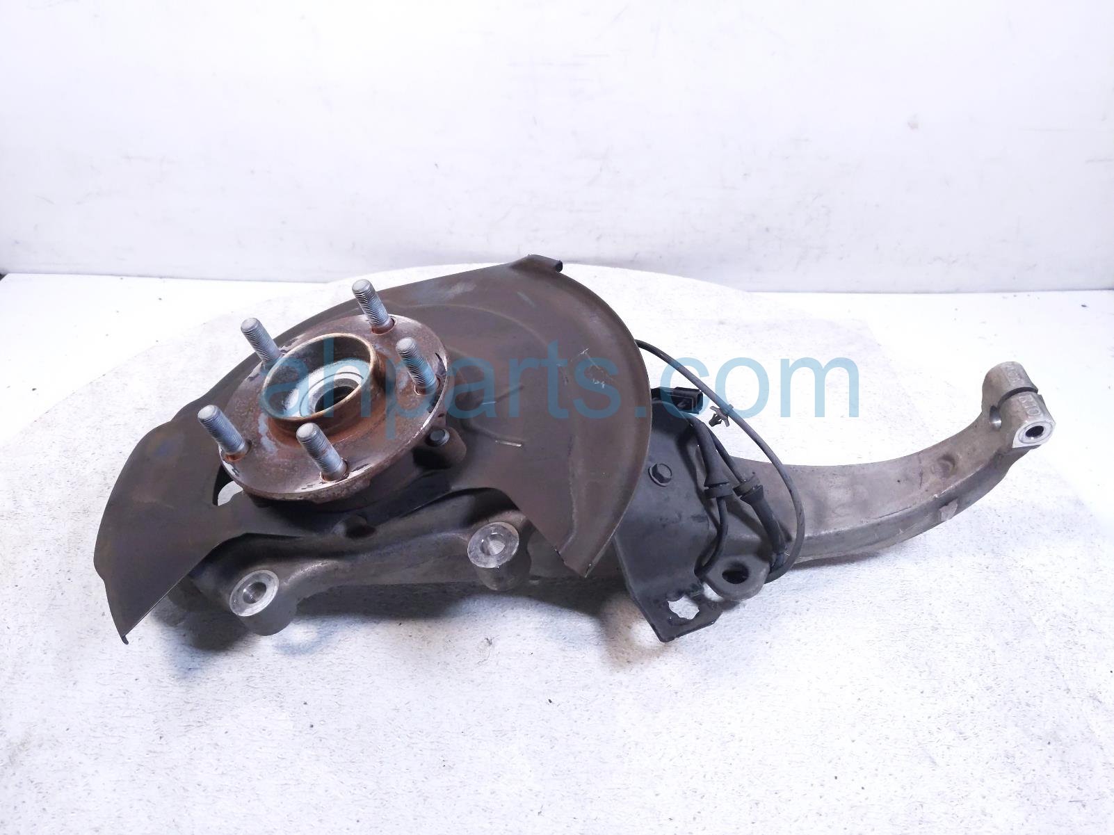 $99 Infiniti FR/RH SPINDLE KNUCKLE HUB - RWD