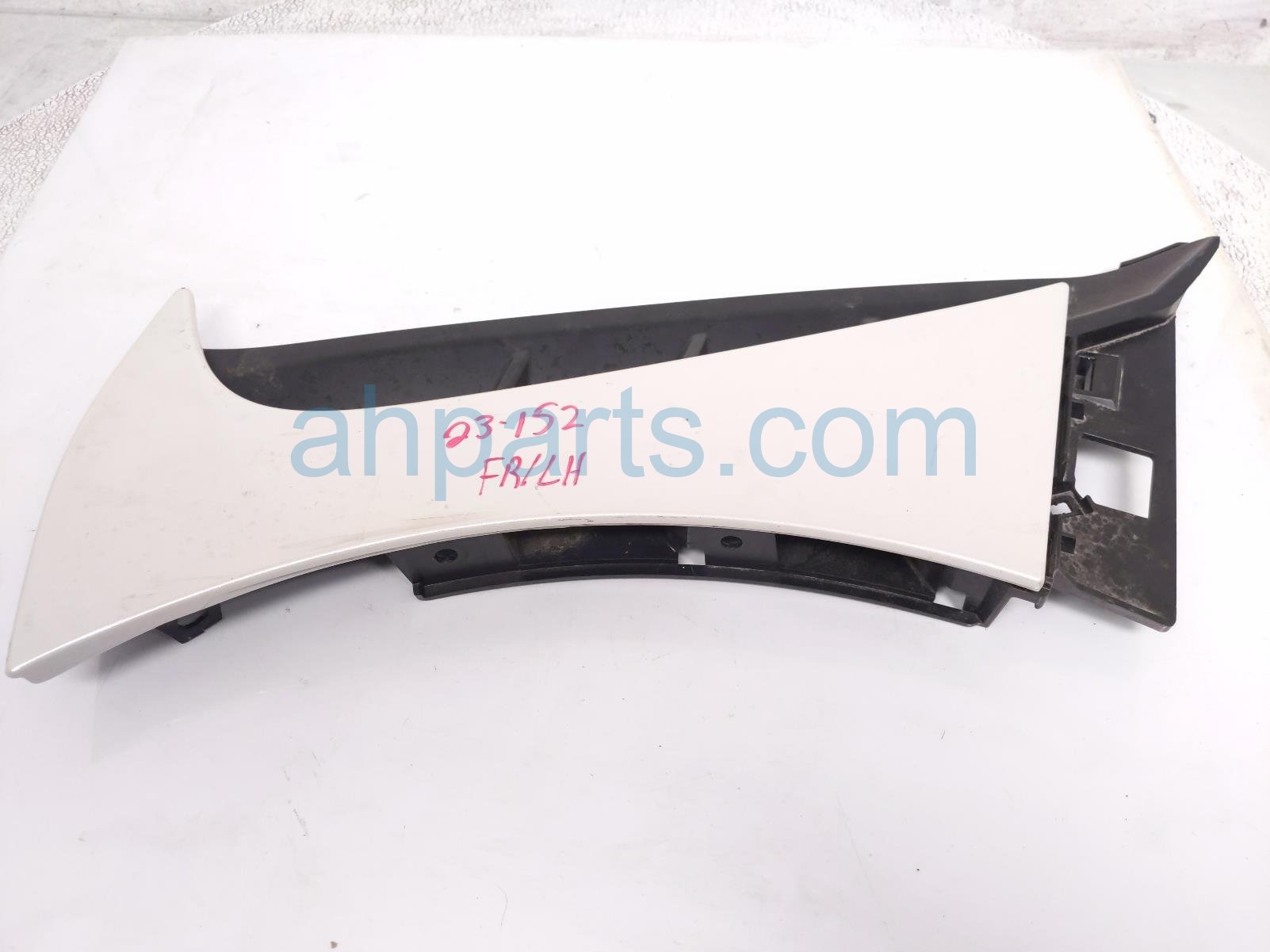 $95 Subaru LH FENDER TRIM - WHITE $95 Subaru LH FENDER TRIM - WHITE