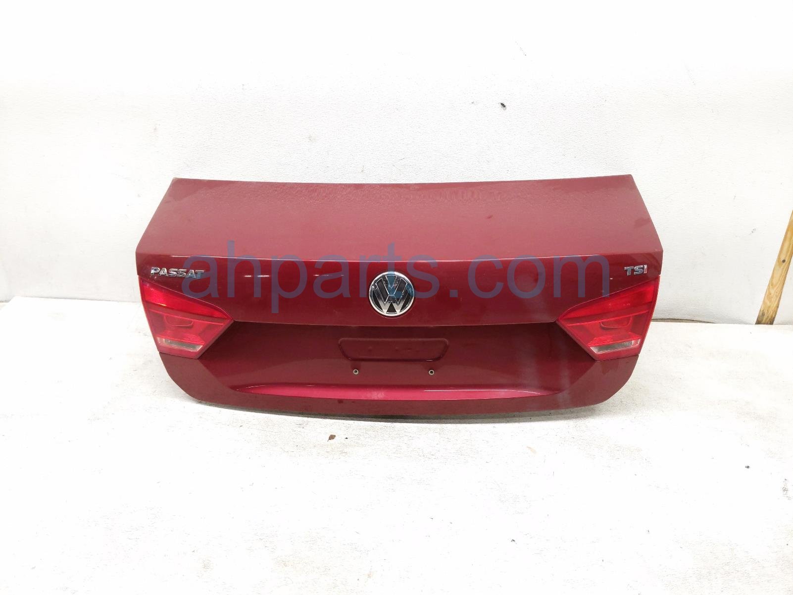 $295 Volkswagen TRUNK / DECKLID - RED W/ CAM $295 Volkswagen TRUNK / DECKLID - RED W/ CAM