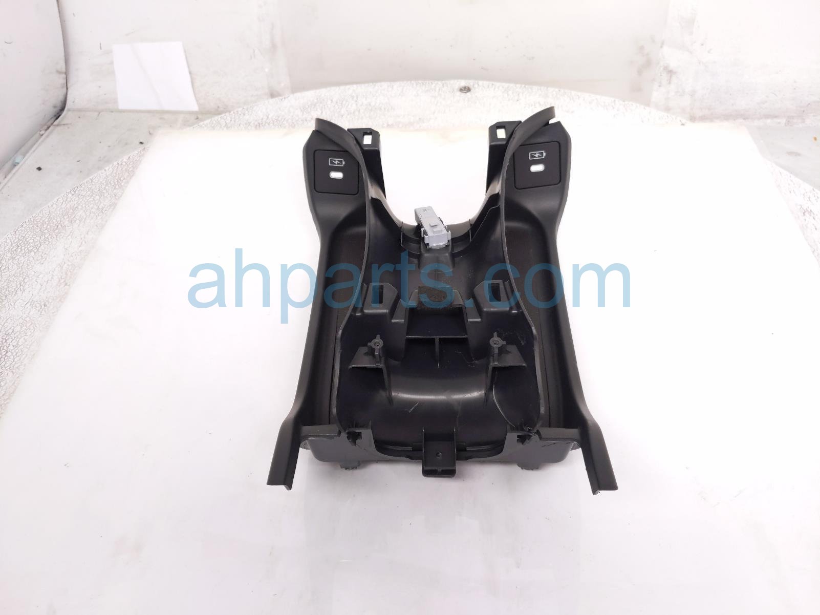 Honda CENTER CONSOLE TRAY TRIM PANEL - BLK Honda CENTER CONSOLE TRAY TRIM PANEL - BLK