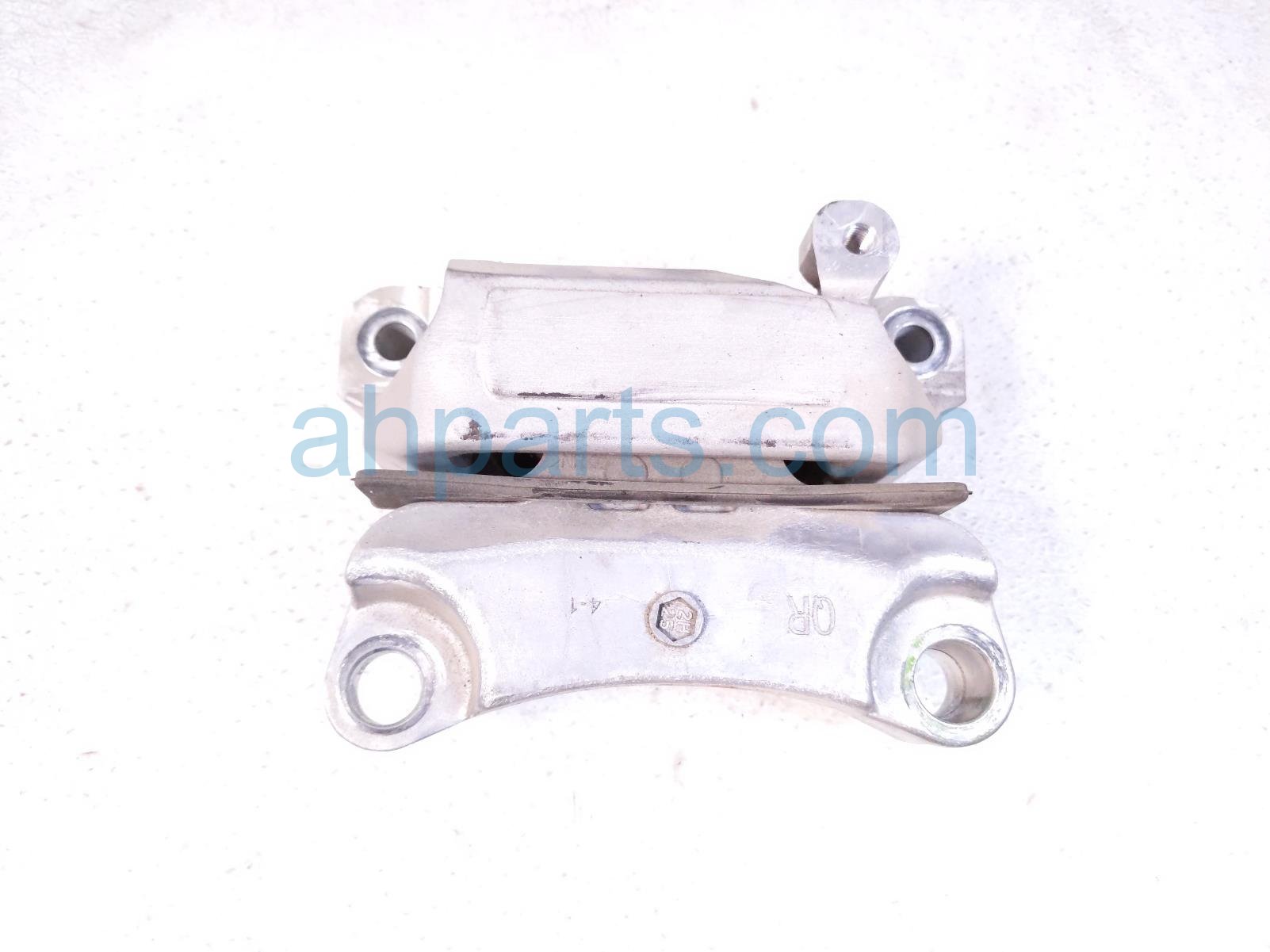 $50 Nissan LH SIDE ENGINE MOUNT - 2.5L $50 Nissan LH SIDE ENGINE MOUNT - 2.5L