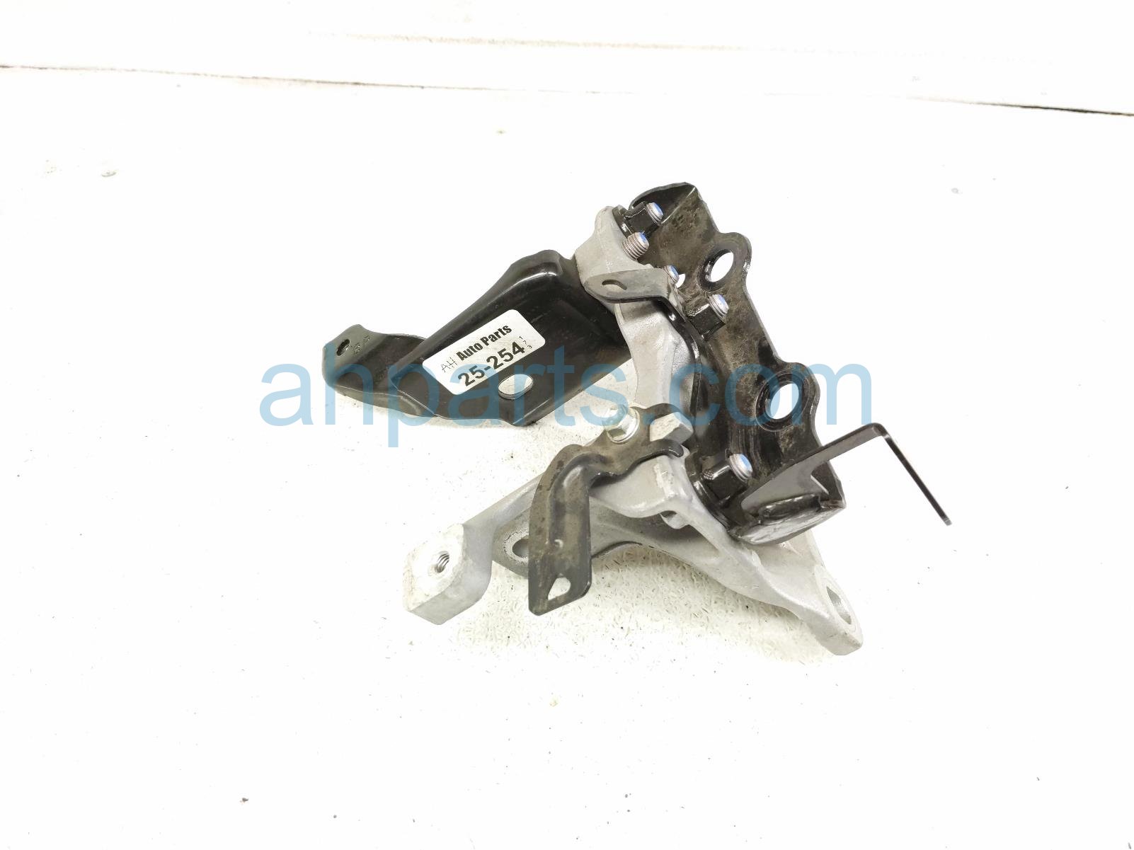 $35 Toyota LH ENGINE MOUNT BRACKET - 2.5L FWD