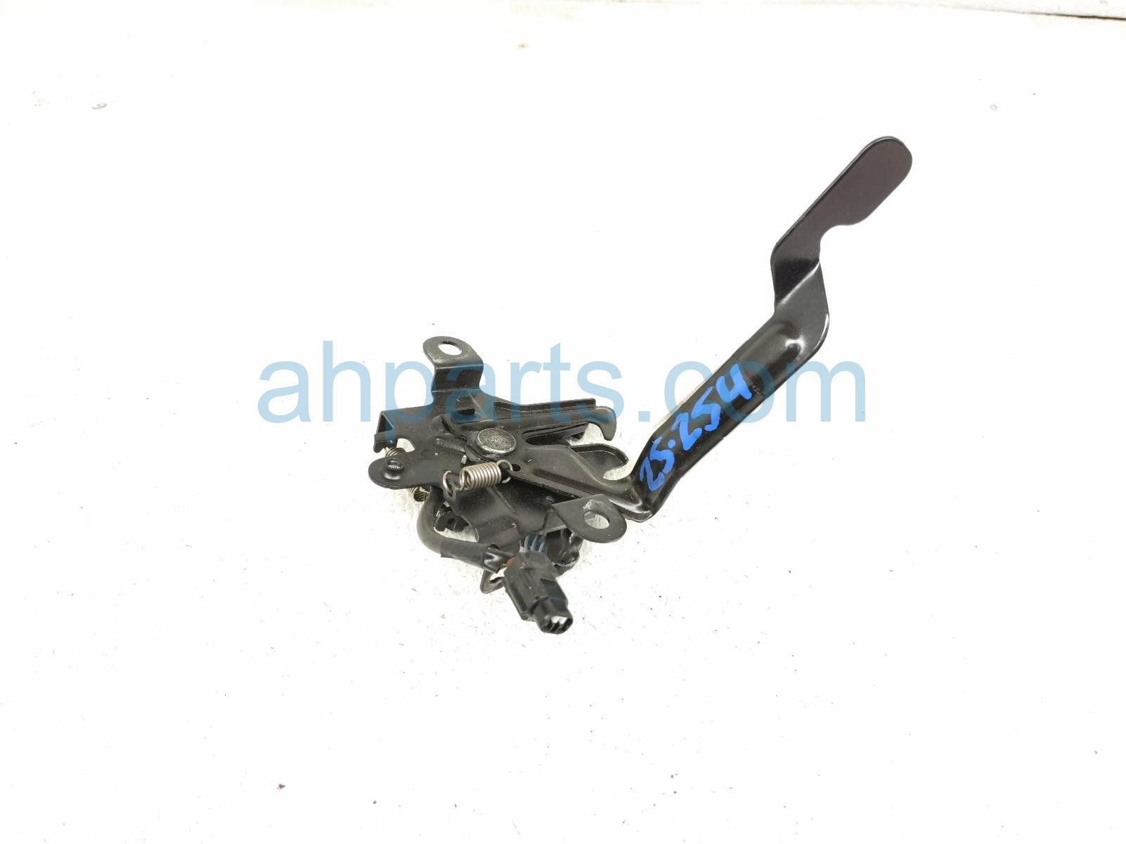 $60 Toyota HOOD LATCH ASSY W/ RELEASE LEVER $60 Toyota HOOD LATCH ASSY W/ RELEASE LEVER