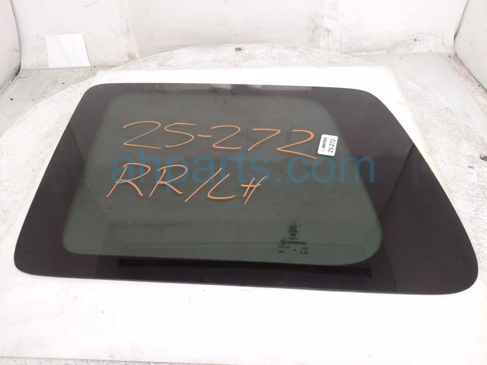 Honda LH QUARTER WINDOW GLASS