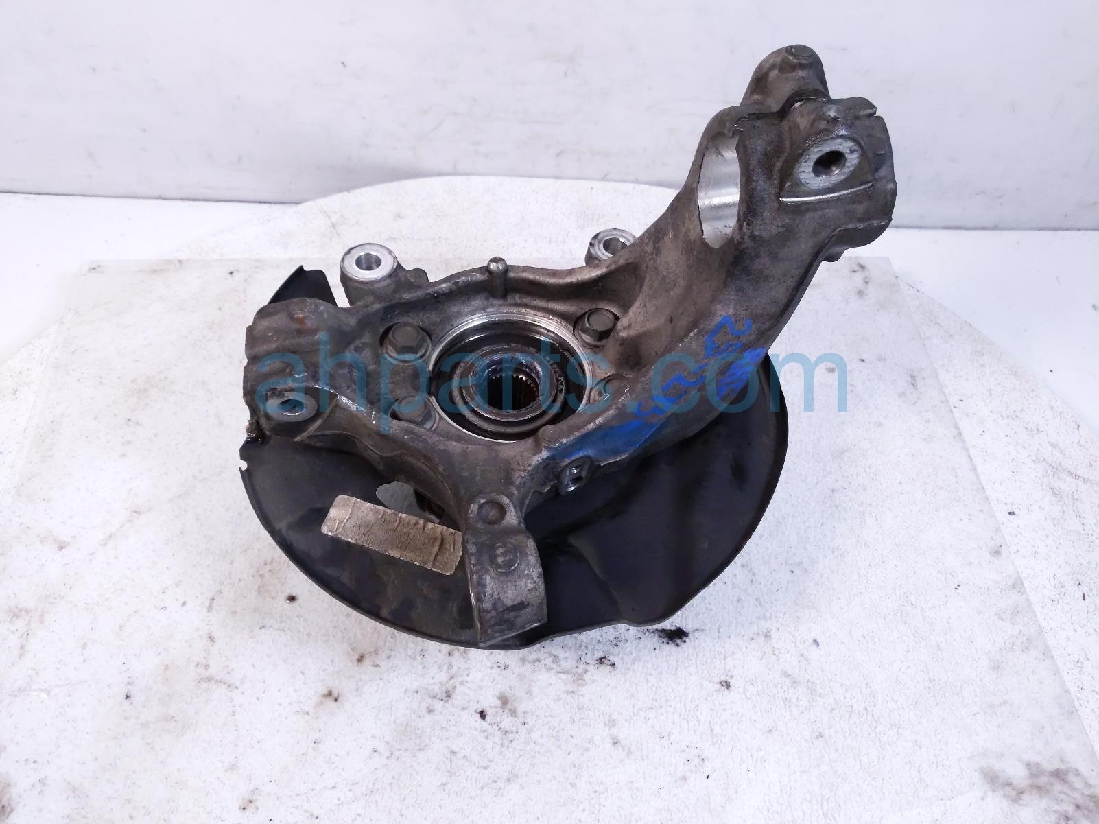 $99 Nissan FR/RH SPINDLE KNUCKLE HUB