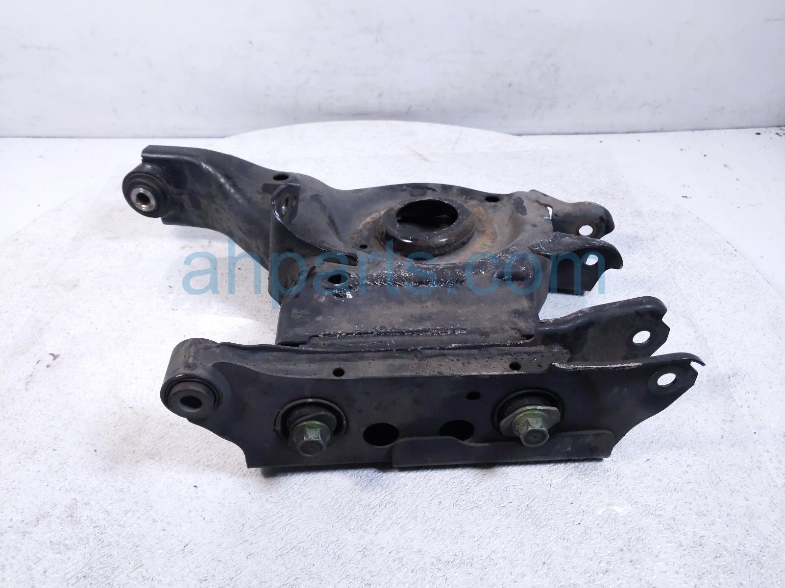 $85 Nissan RR/LH SPRING SEAT LOWER CONTROL ARM
