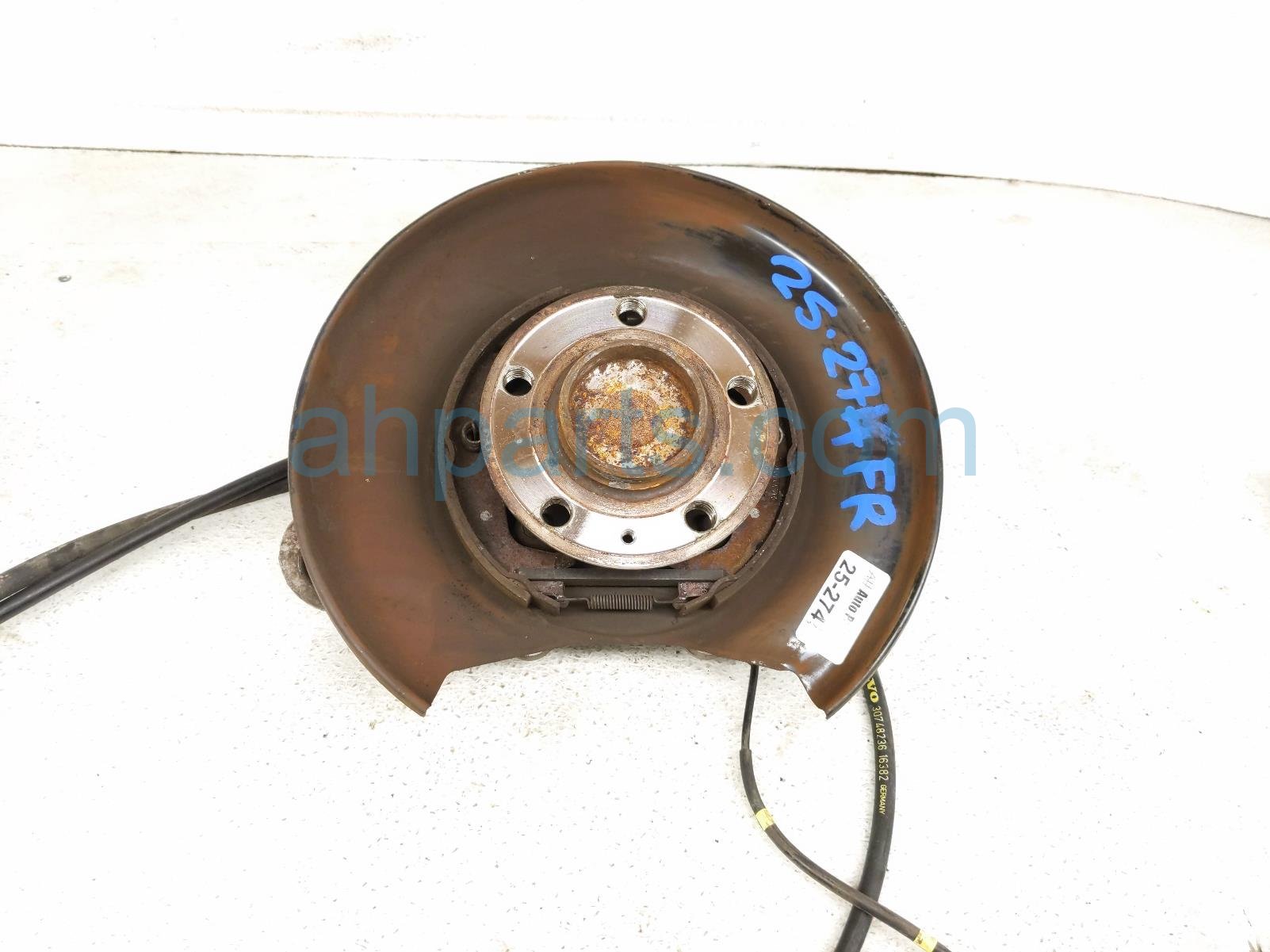 $65 Volvo RR/RH SPINDLE KNUCKLE HUB $65 Volvo RR/RH SPINDLE KNUCKLE HUB