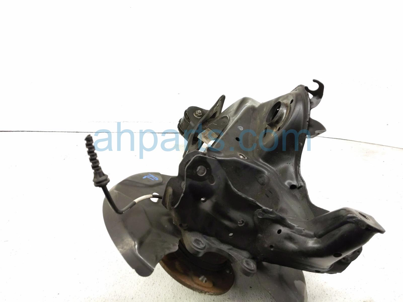 2018 BMW X1 Lower Control Rear Driver Trailing Arm + Spindle Hub 33 32 6 851 579 Replacement 2018 BMW X1 Lower Control Rear Driver Trailing Arm + Spindle Hub 33 32 6 851 579 Replacement thumbnail