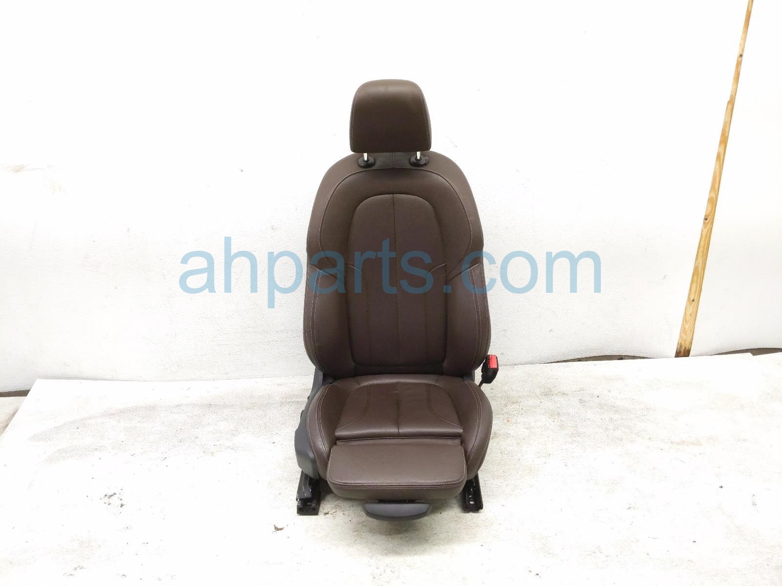 $350 BMW FR/RH SEAT - BROWN - W/ AIRBAG $350 BMW FR/RH SEAT - BROWN - W/ AIRBAG