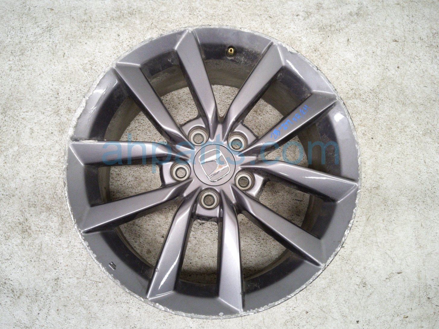 Honda FR/LH WHEEL / RIM - CURB RASH