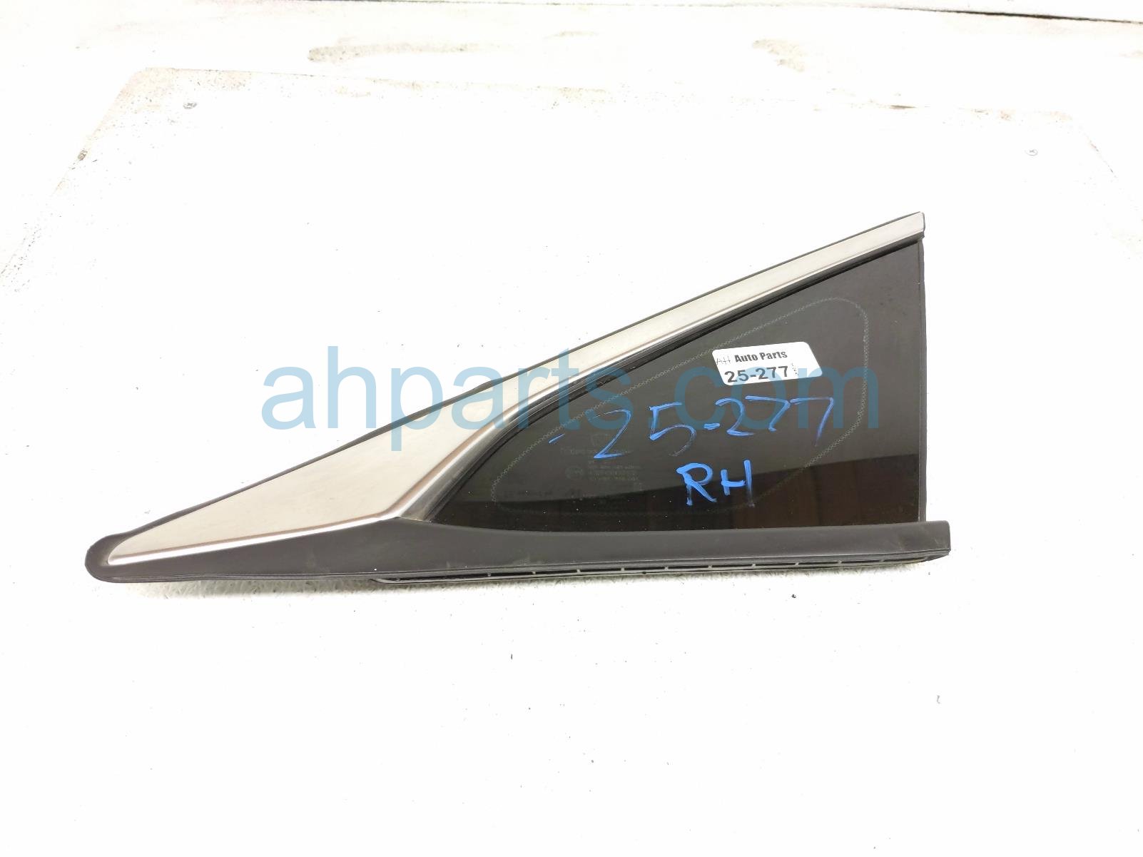 $75 Honda RH QUARTER WINDOW GLASS