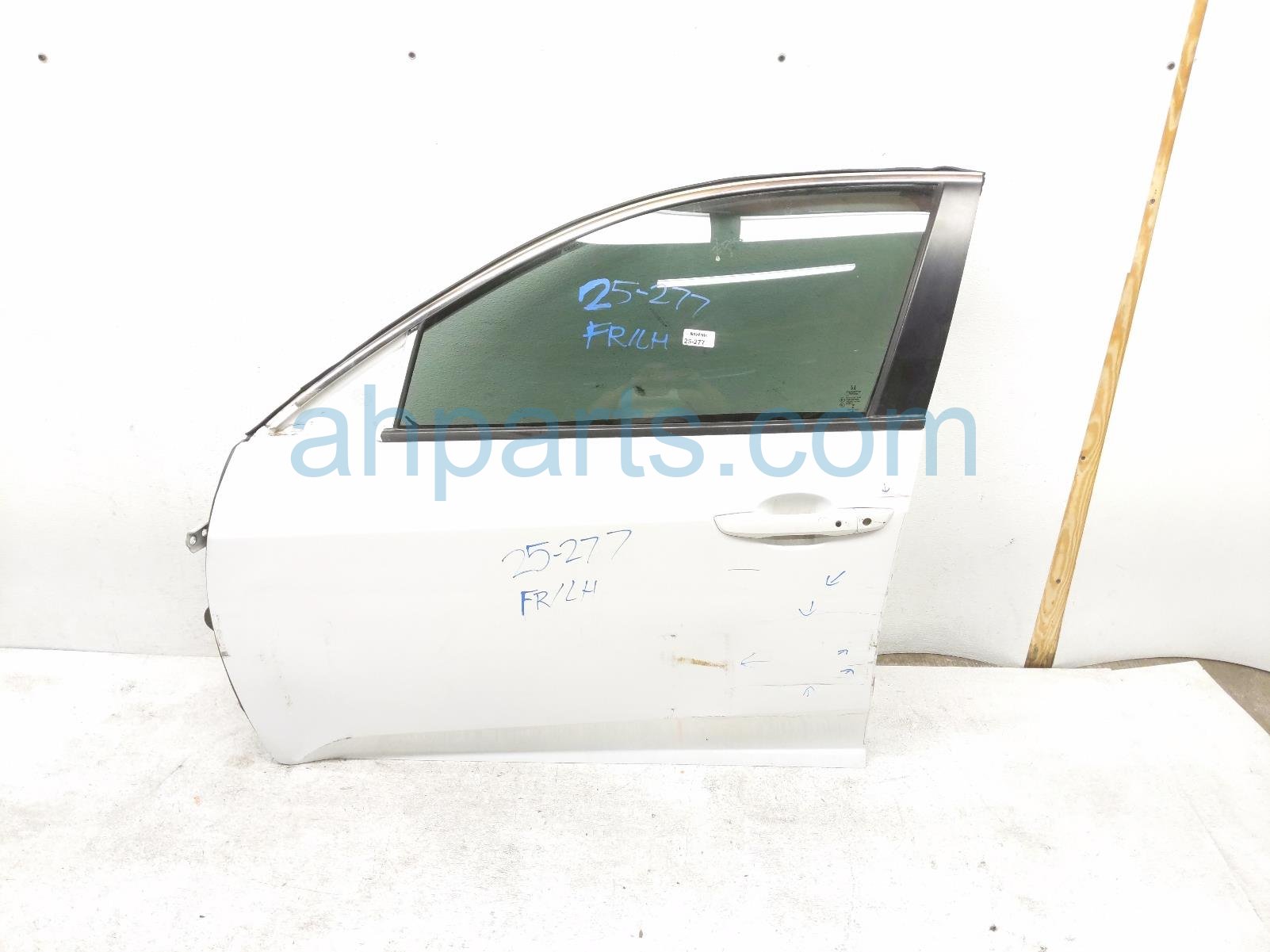 $600 Honda FR/LH DOOR - WHITE - W/GLASS/TRIM $600 Honda FR/LH DOOR - WHITE - W/GLASS/TRIM