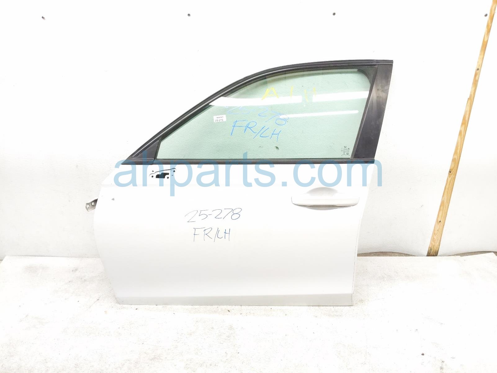 Honda FR/LH DOOR - WHITE - NO MIRROR/TRIM Honda FR/LH DOOR - WHITE - NO MIRROR/TRIM