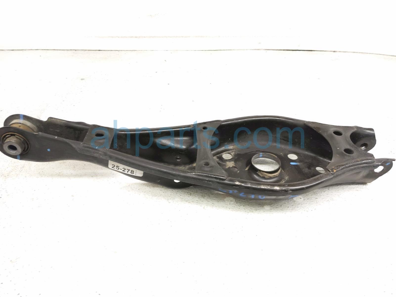 Honda RR/RH SPRING SEAT LOWER CONTROL ARM