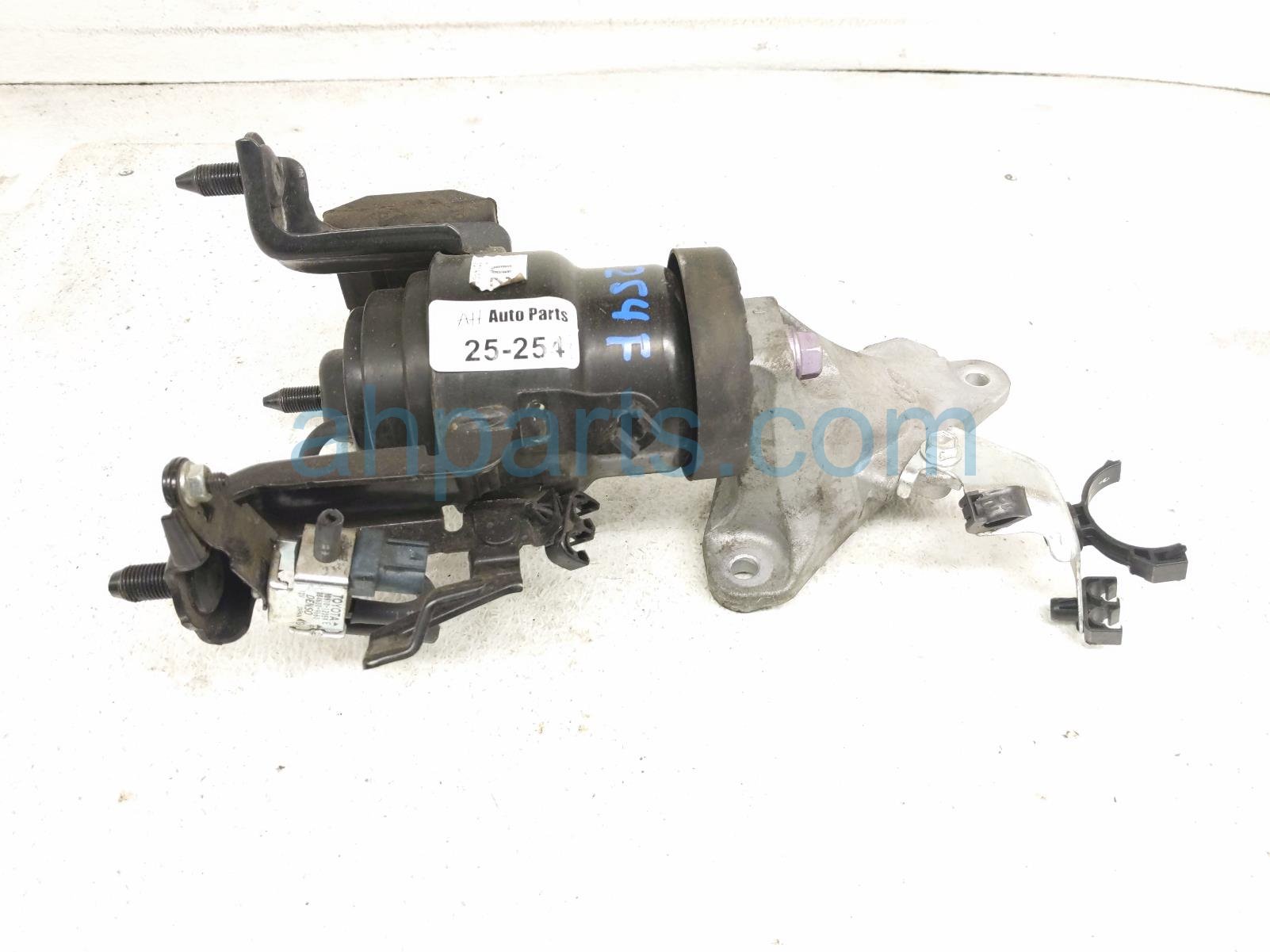 $125 Toyota FRONT ENGINE MOUNT W/VACUUM VALVE