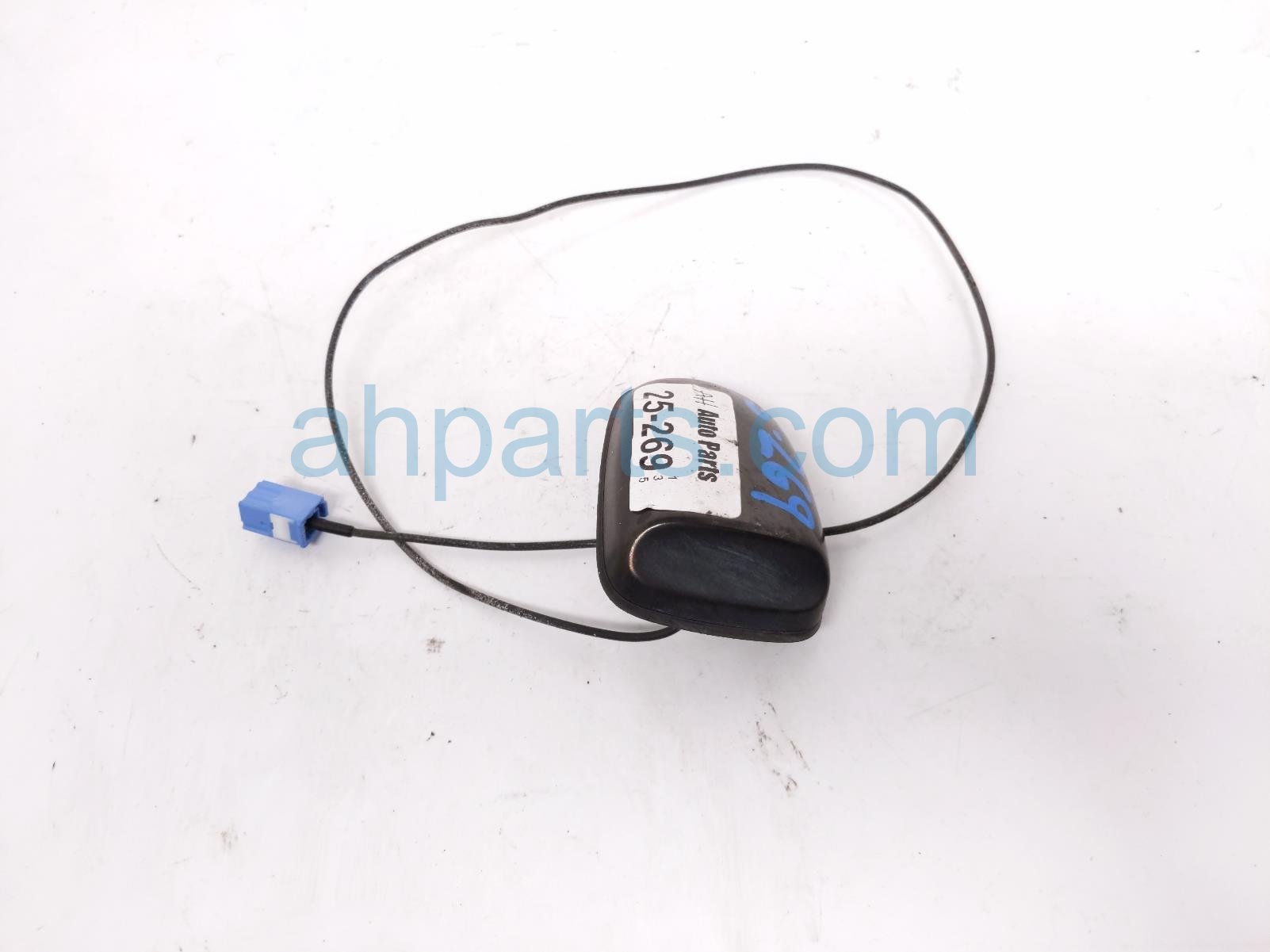 $45 Toyota RH FRONT ANTENNA ASSY $45 Toyota RH FRONT ANTENNA ASSY