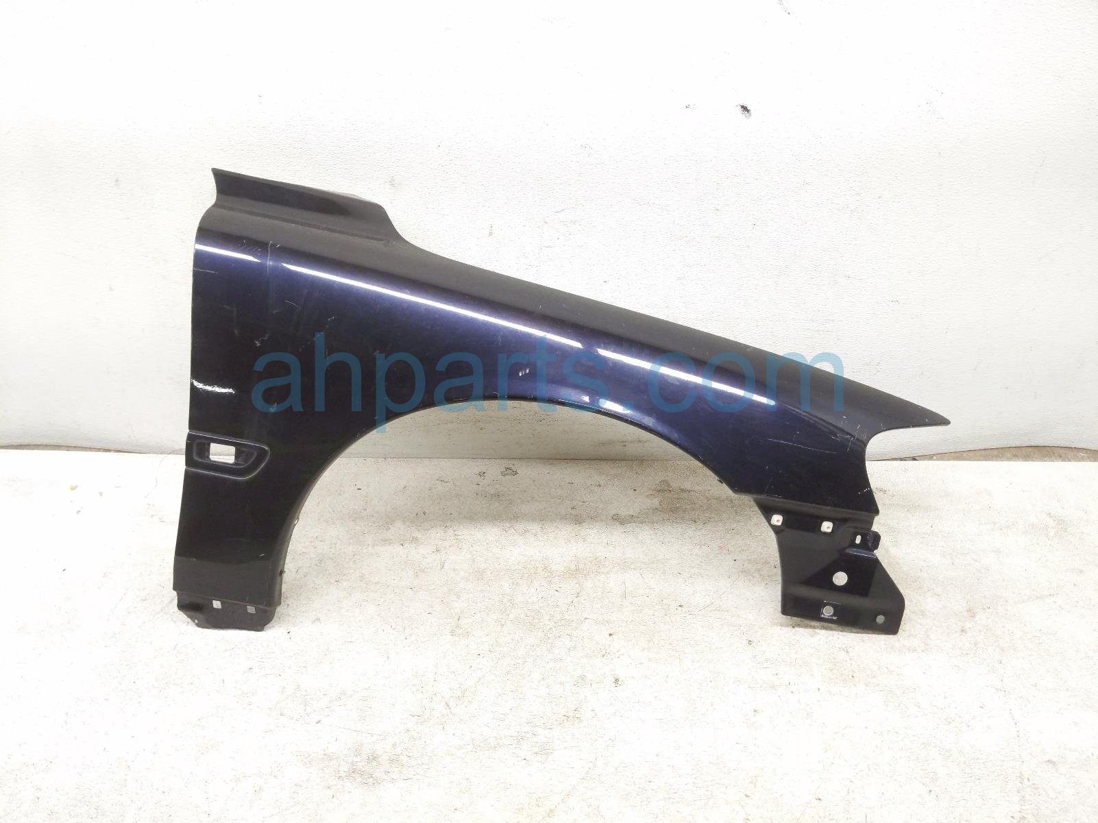 $49 Volvo RH FENDER W/ SIDE MARKER - BLUE $49 Volvo RH FENDER W/ SIDE MARKER - BLUE