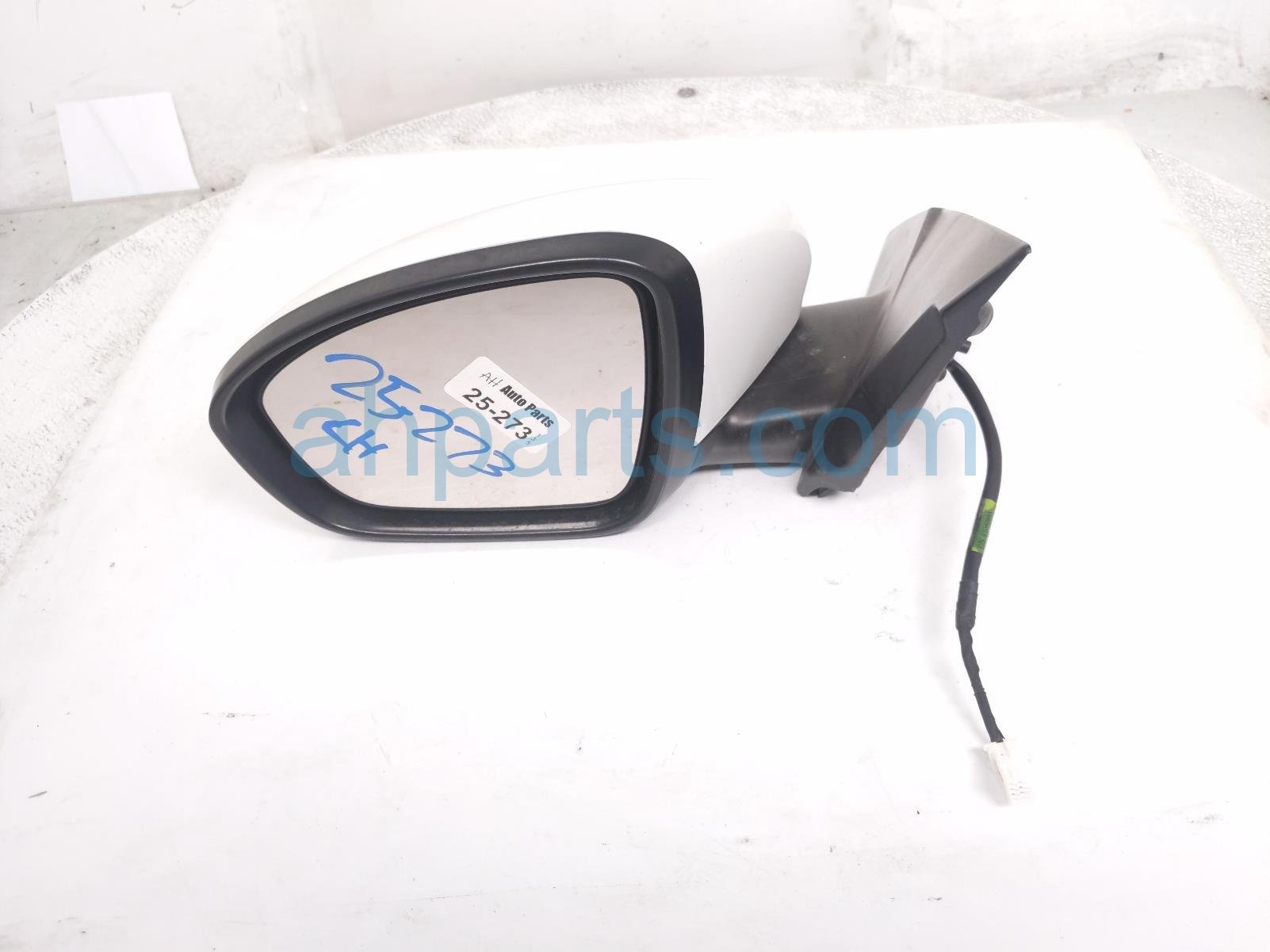 $125 Nissan LH SIDE VIEW MIRROR - WHITE $125 Nissan LH SIDE VIEW MIRROR - WHITE