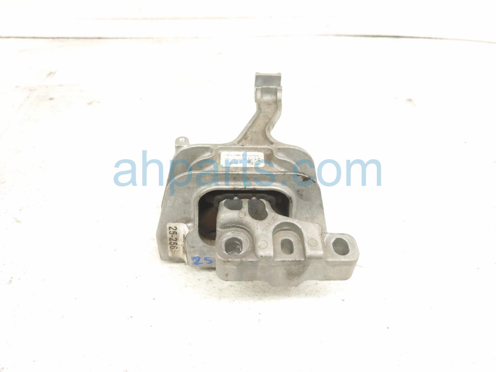 $75 Volkswagen FR/RH ENGINE MOUNT - 1.8L $75 Volkswagen FR/RH ENGINE MOUNT - 1.8L