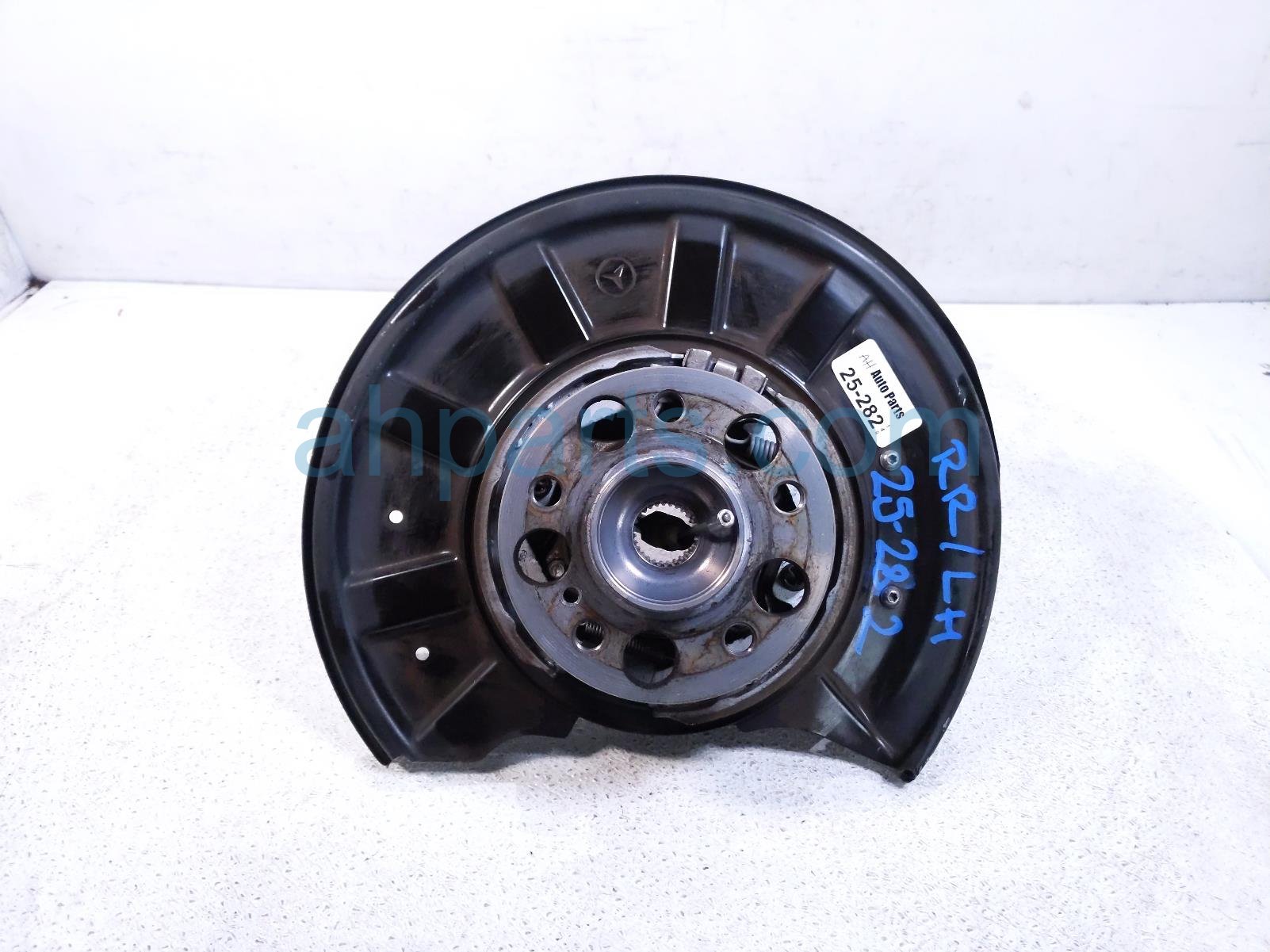 $99 Mercedes RR/LH SPINDLE KNUCKLE HUB