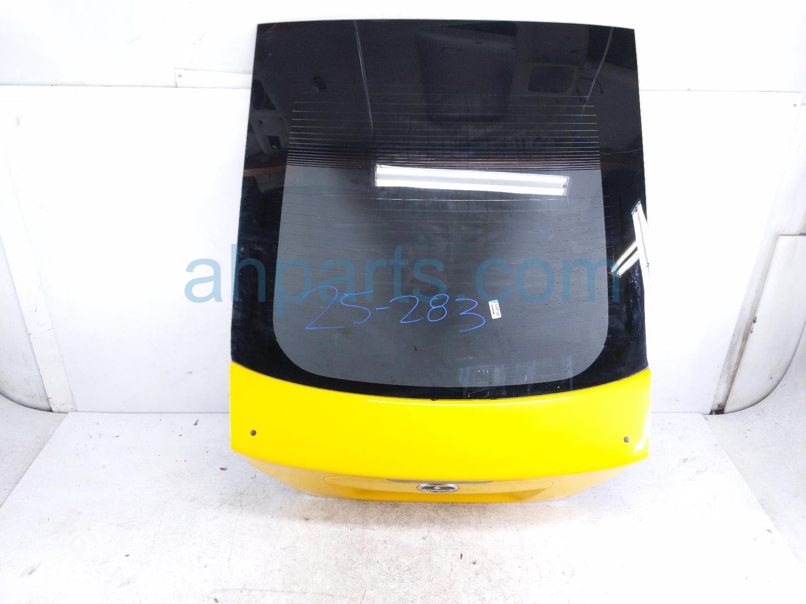 Scion TRUNK / DECKLID - YELLOW Scion TRUNK / DECKLID - YELLOW