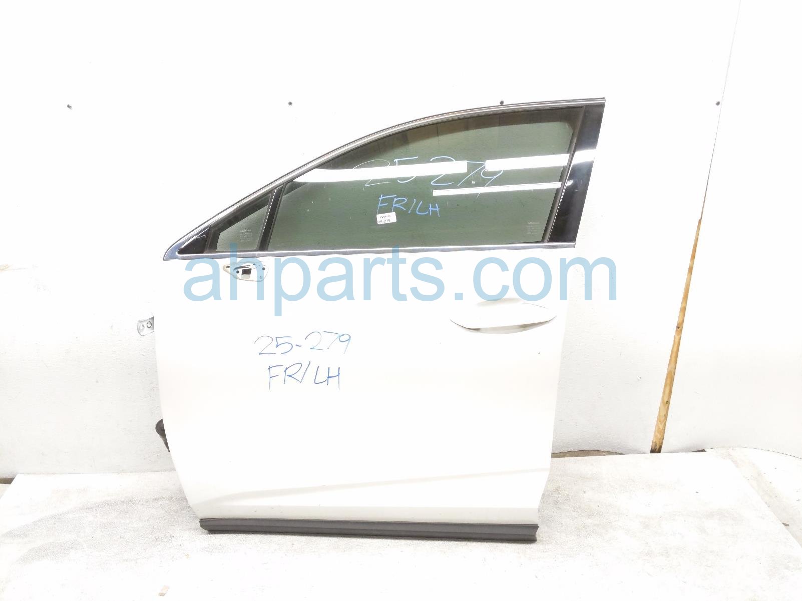 Lexus FR/LH DOOR - WHITE - NO MIRROR/TRIM