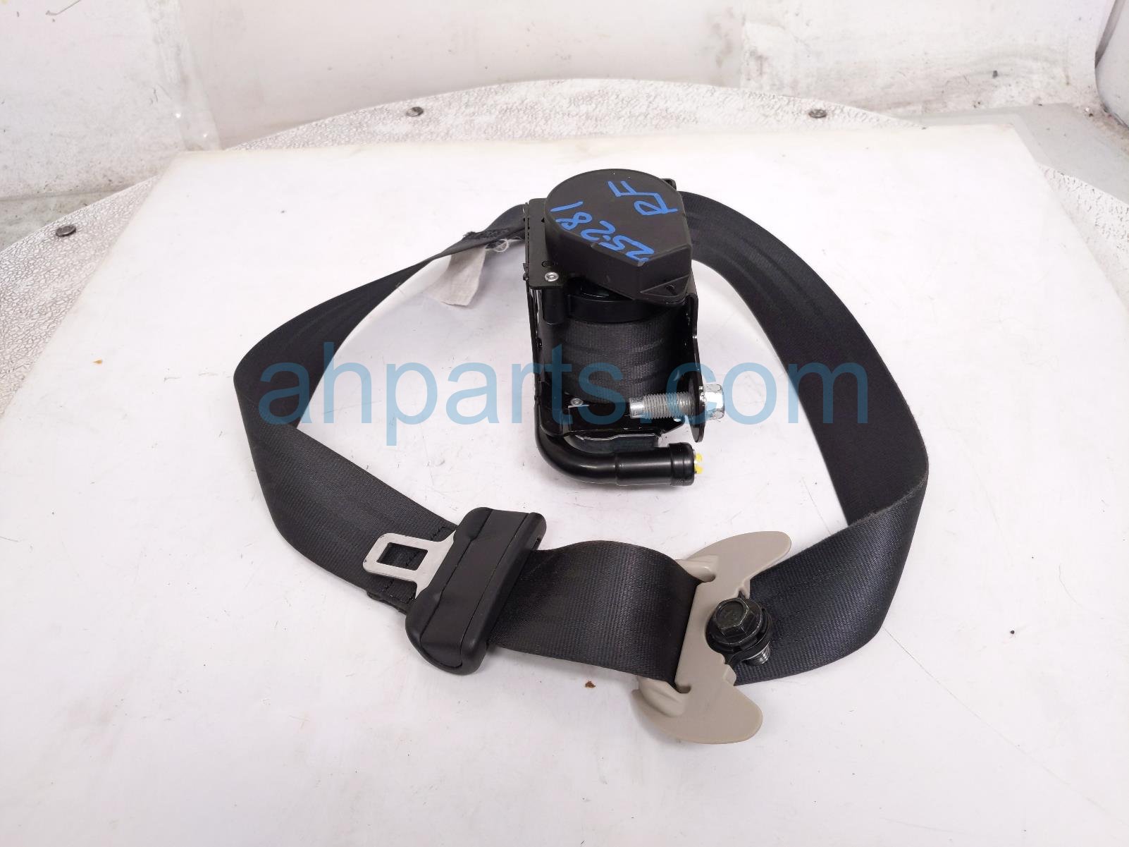 $85 Honda FR/RH SEAT BELT RETRACTOR - BLK $85 Honda FR/RH SEAT BELT RETRACTOR - BLK