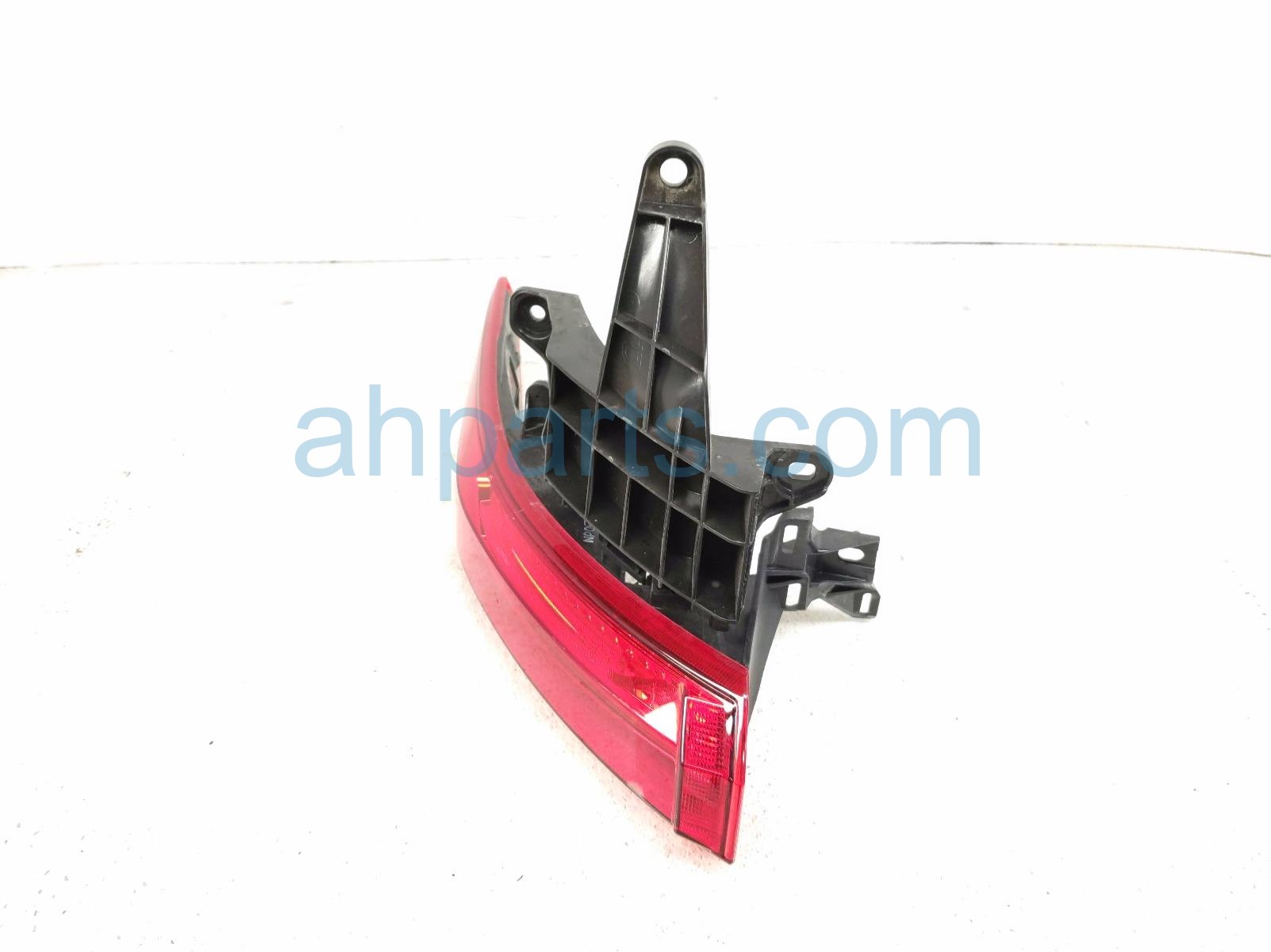 $125 Toyota RH TAIL LAMP (ON BODY)