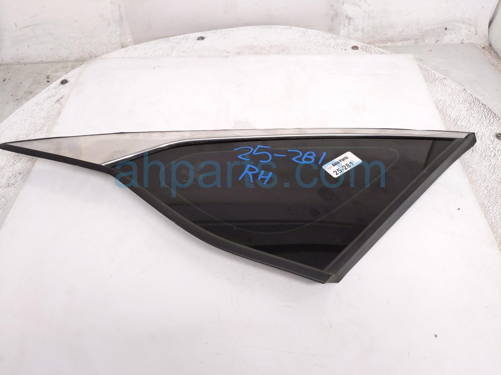 Honda RH QUARTER WINDOW GLASS Honda RH QUARTER WINDOW GLASS
