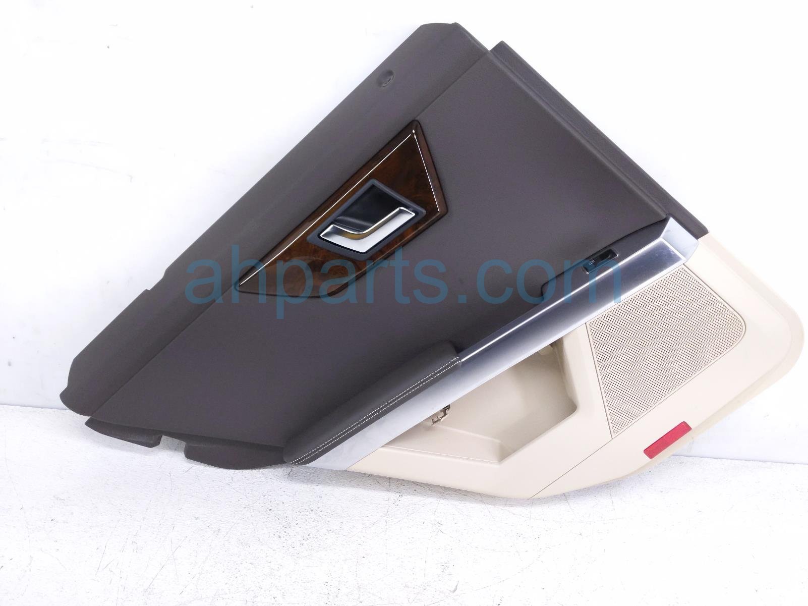 $75 Mercedes RR/LH INSIDE DOOR TRIM PANEL - BEIGE $75 Mercedes RR/LH INSIDE DOOR TRIM PANEL - BEIGE