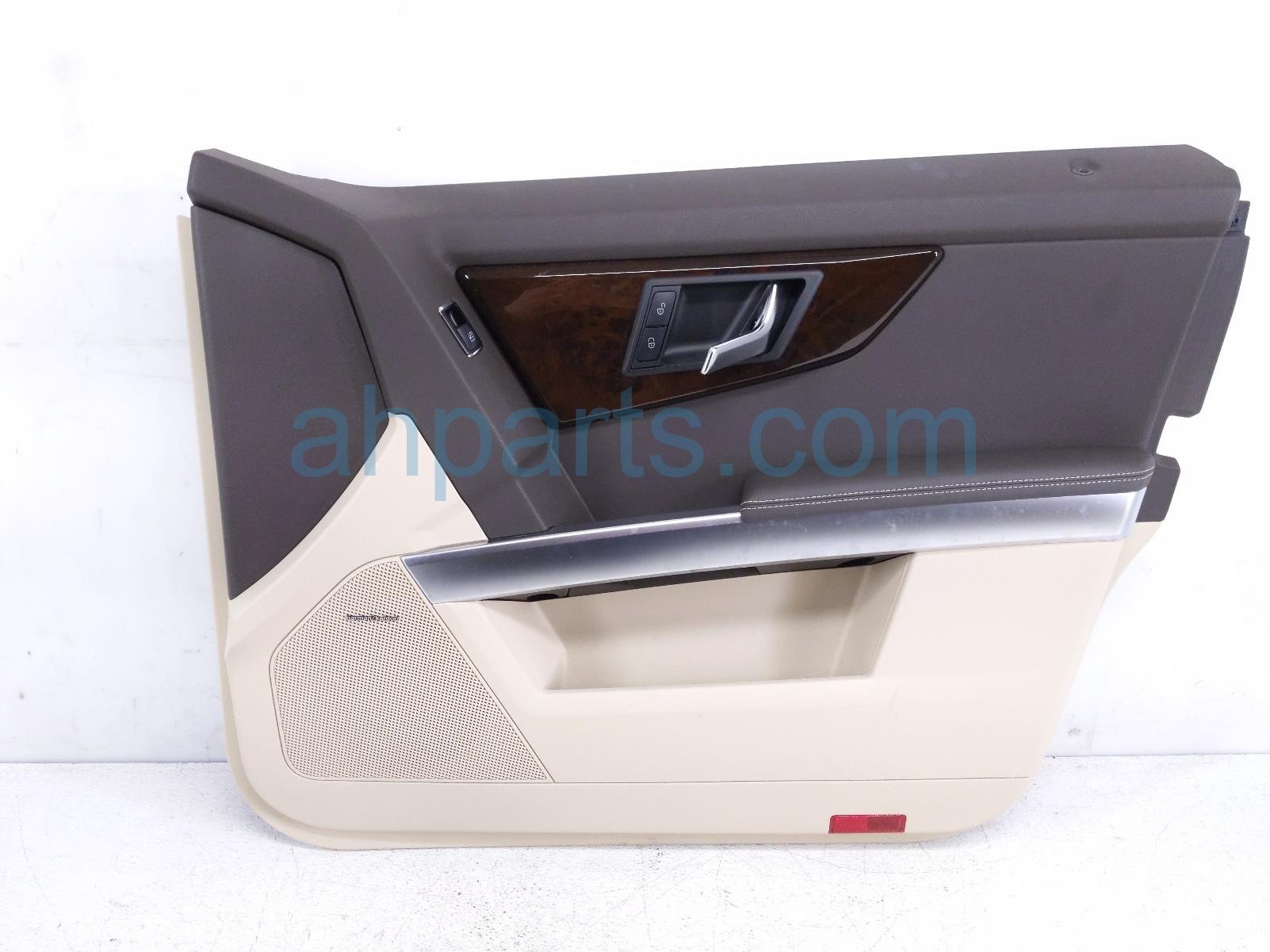 $125 Mercedes FR/RH INTERIOR DOOR PANEL - BEIGE $125 Mercedes FR/RH INTERIOR DOOR PANEL - BEIGE