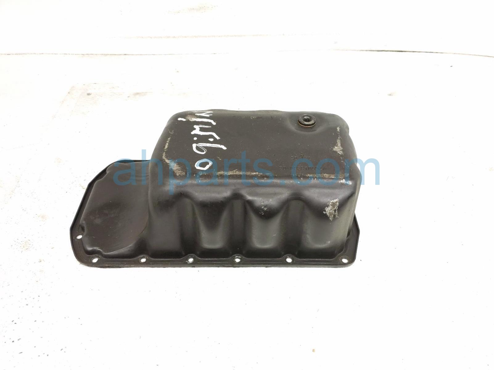 BMW ENGINE OIL PAN BMW ENGINE OIL PAN