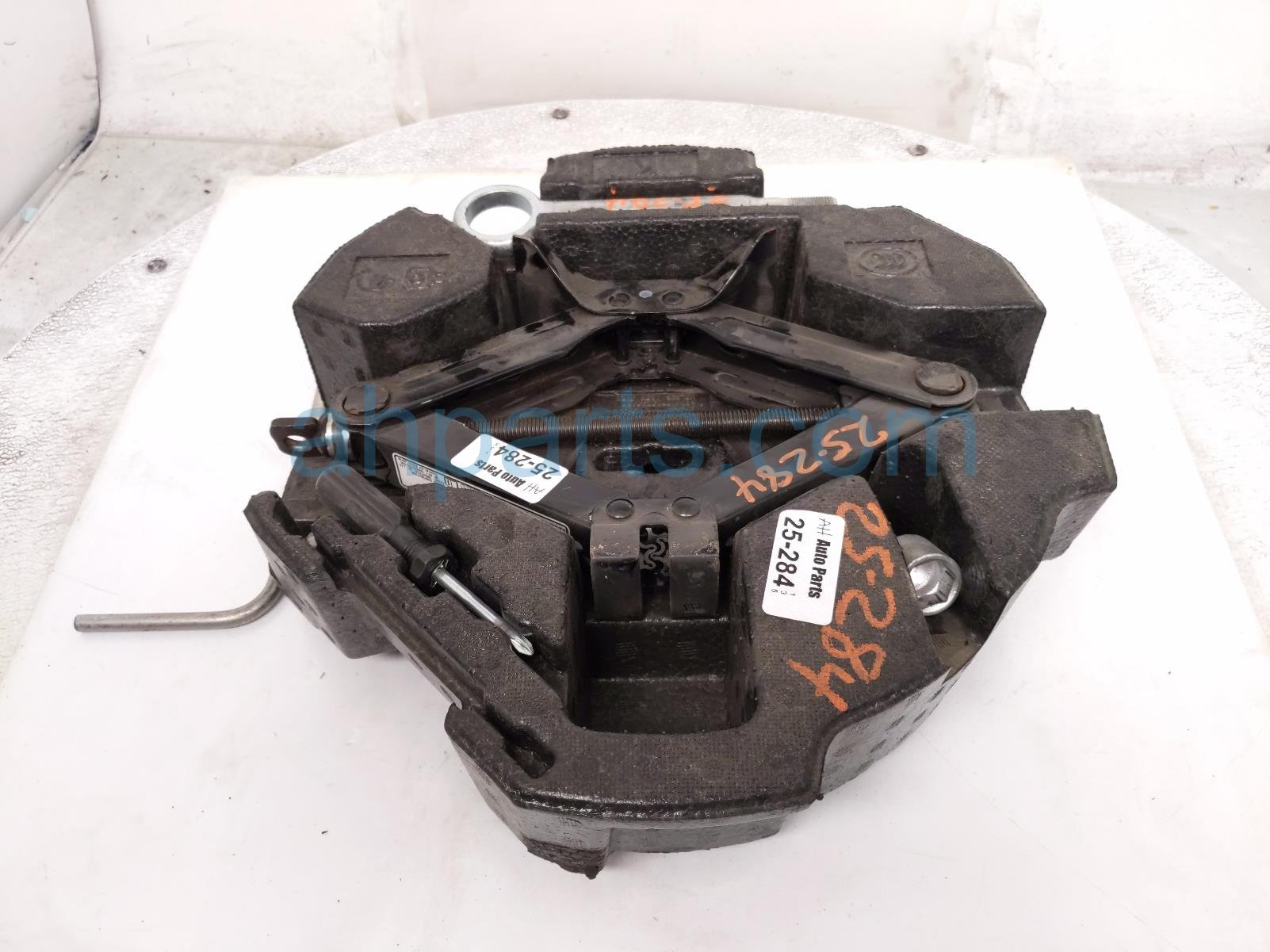 Subaru JACK KIT & FOAM HOLDER ASSY