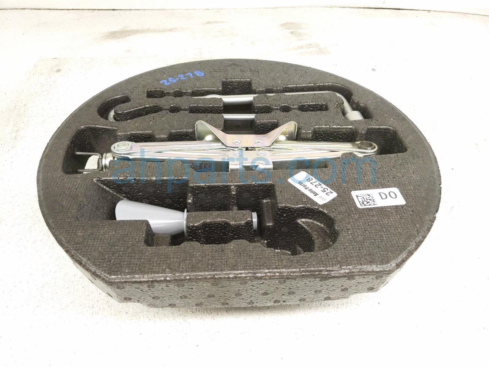 Honda 3 TOOLS + SCISSOR JACK W/FOAM HOLDER