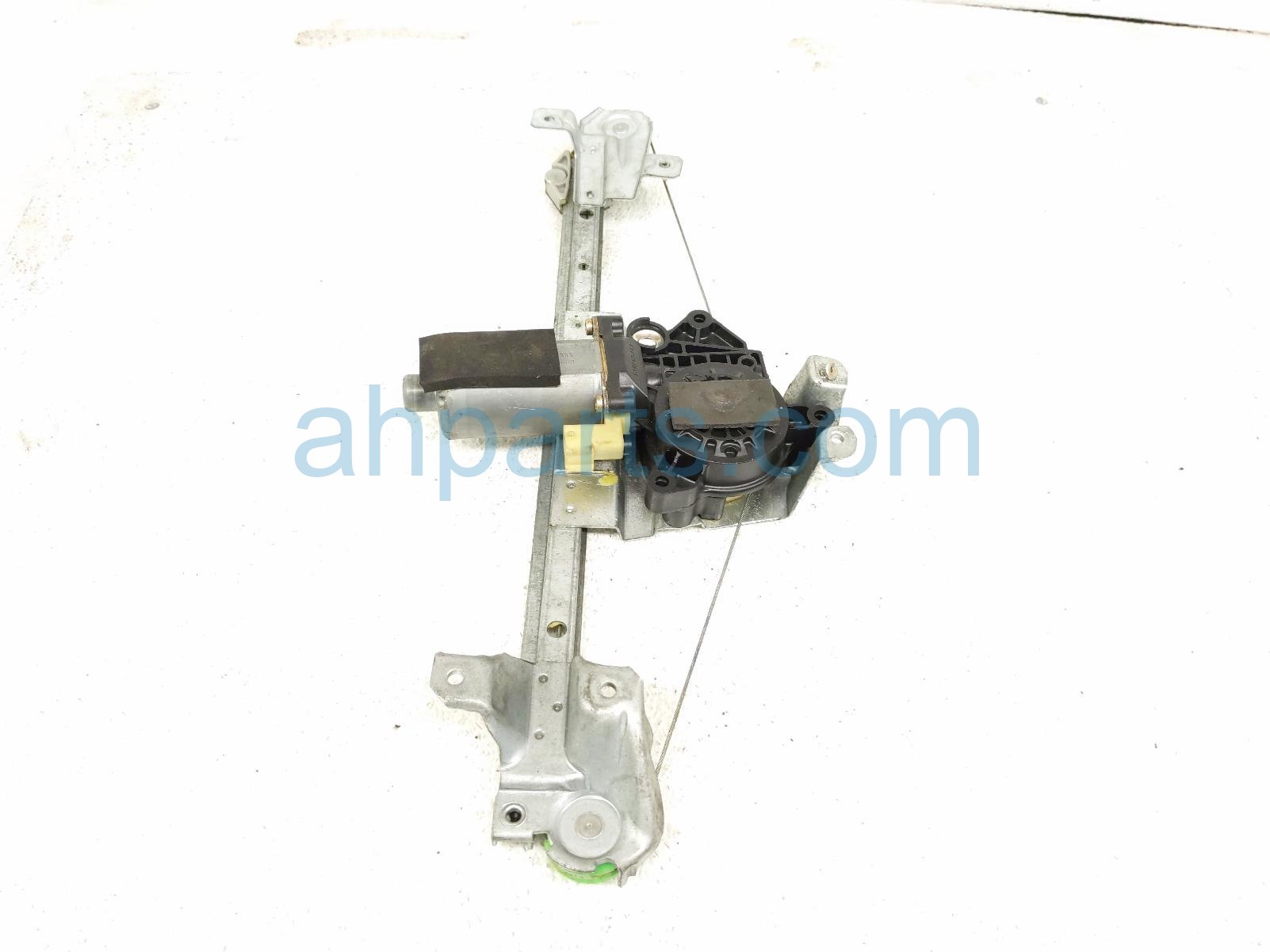 1995 Saab 900 Rear Driver Window Regulator & Motor 32019527 Replacement 1995 Saab 900 Rear Driver Window Regulator & Motor 32019527 Replacement thumbnail