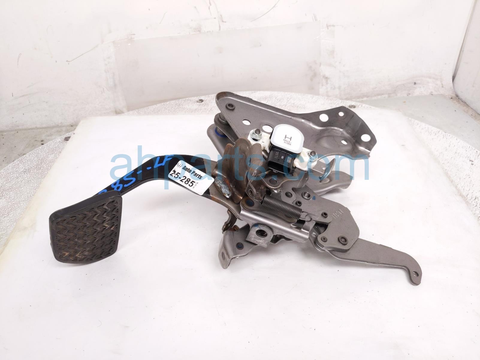$35 Toyota BRAKE PEDAL ASSY FL $35 Toyota BRAKE PEDAL ASSY FL