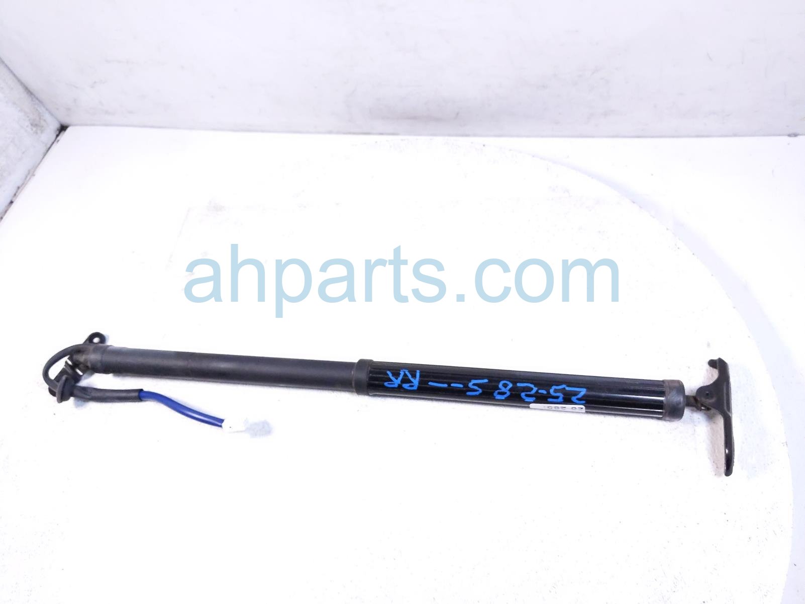 Toyota RH TAILGATE ELECTRIC LIFT STRUT Toyota RH TAILGATE ELECTRIC LIFT STRUT