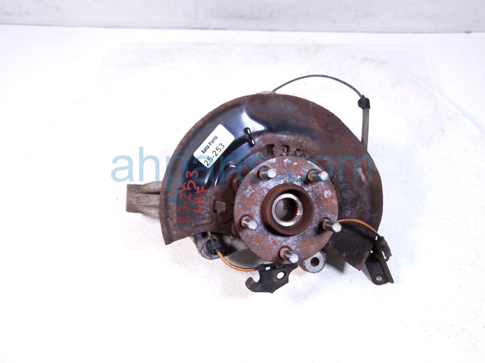 $75 Toyota FR/LH SPINDLE KNUCKLE HUB $75 Toyota FR/LH SPINDLE KNUCKLE HUB