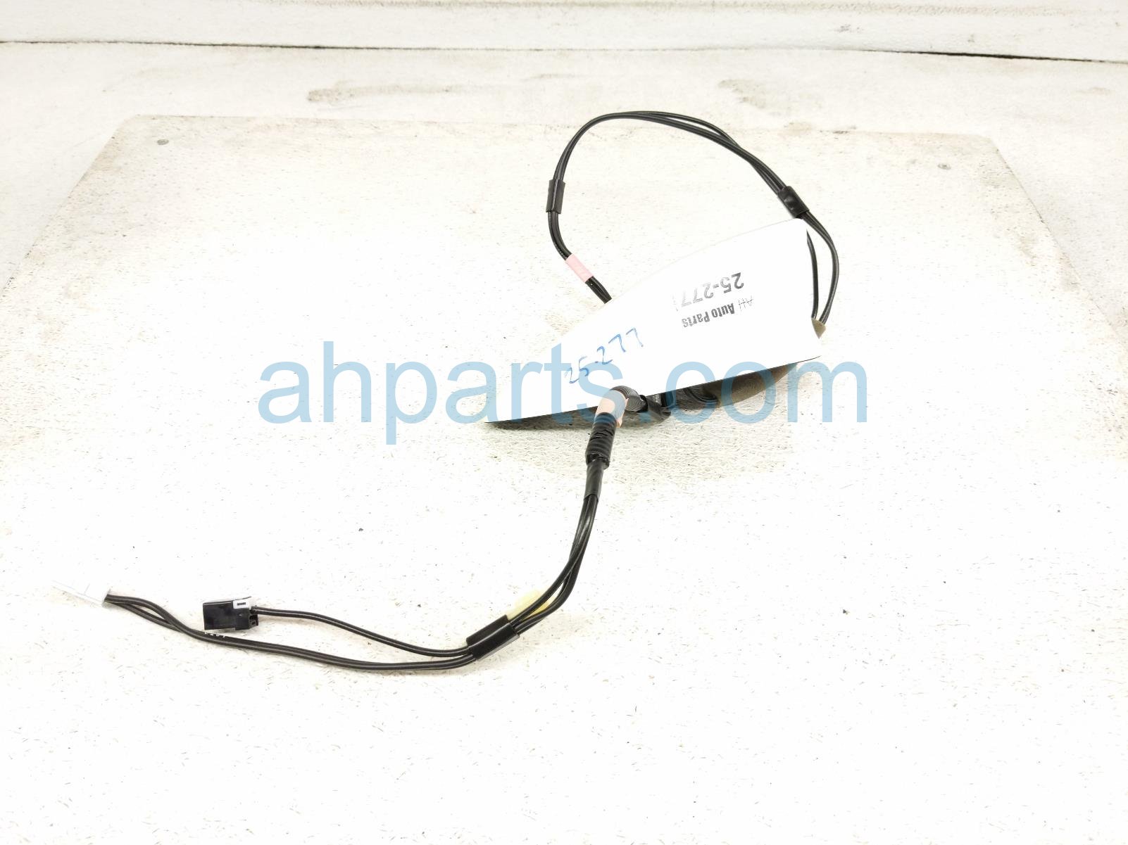 $39 Honda ROOF ANTENNA ASSY - SHARK FIN WHITE $39 Honda ROOF ANTENNA ASSY - SHARK FIN WHITE