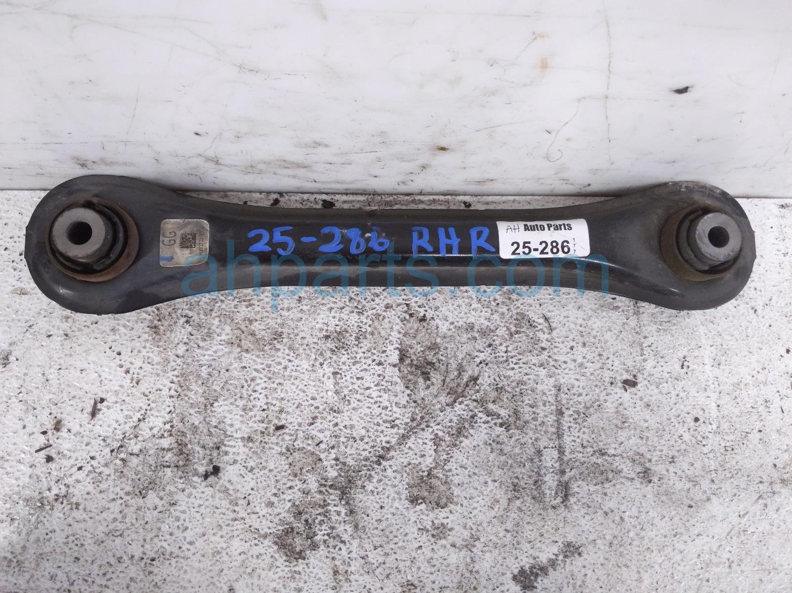 $24 Honda RR/RH CENTER LOWER CONTROL ARM