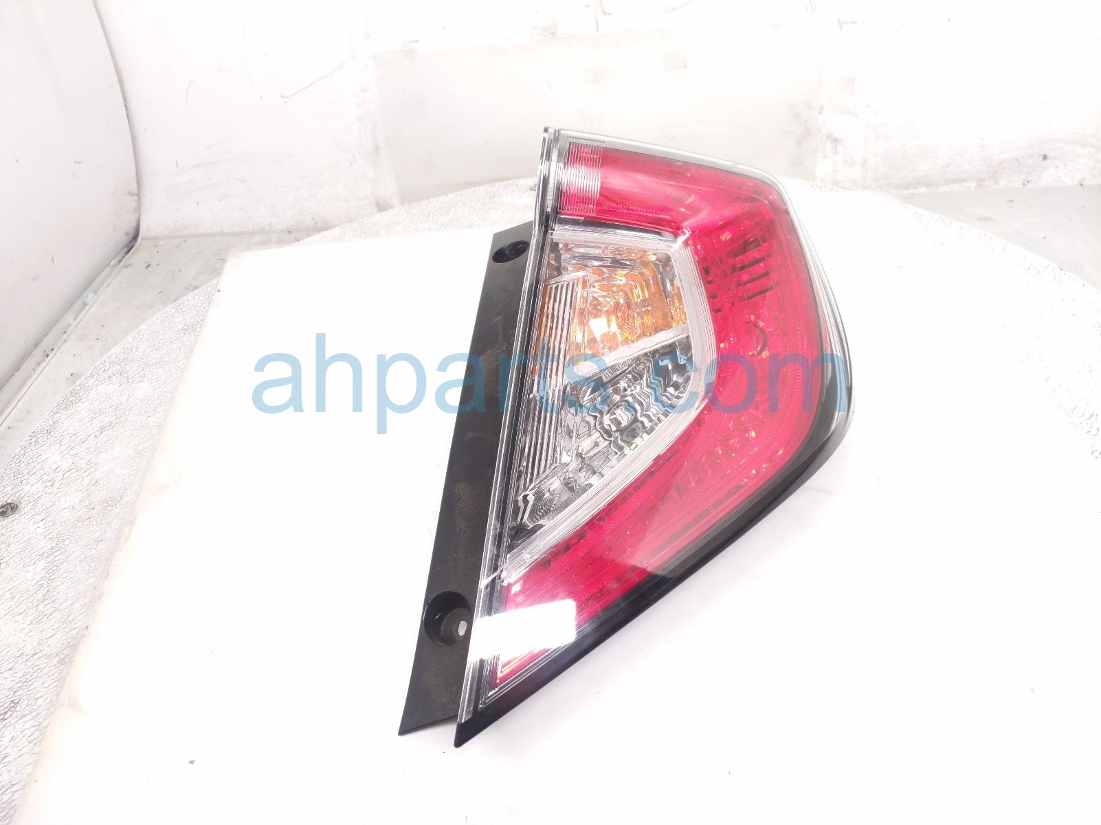 Honda RH TAIL LAMP (ON BODY) Honda RH TAIL LAMP (ON BODY)