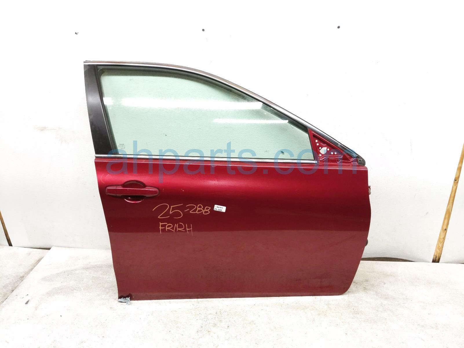 Toyota FR/RH DOOR - RED - NO MIRROR/TRIM Toyota FR/RH DOOR - RED - NO MIRROR/TRIM