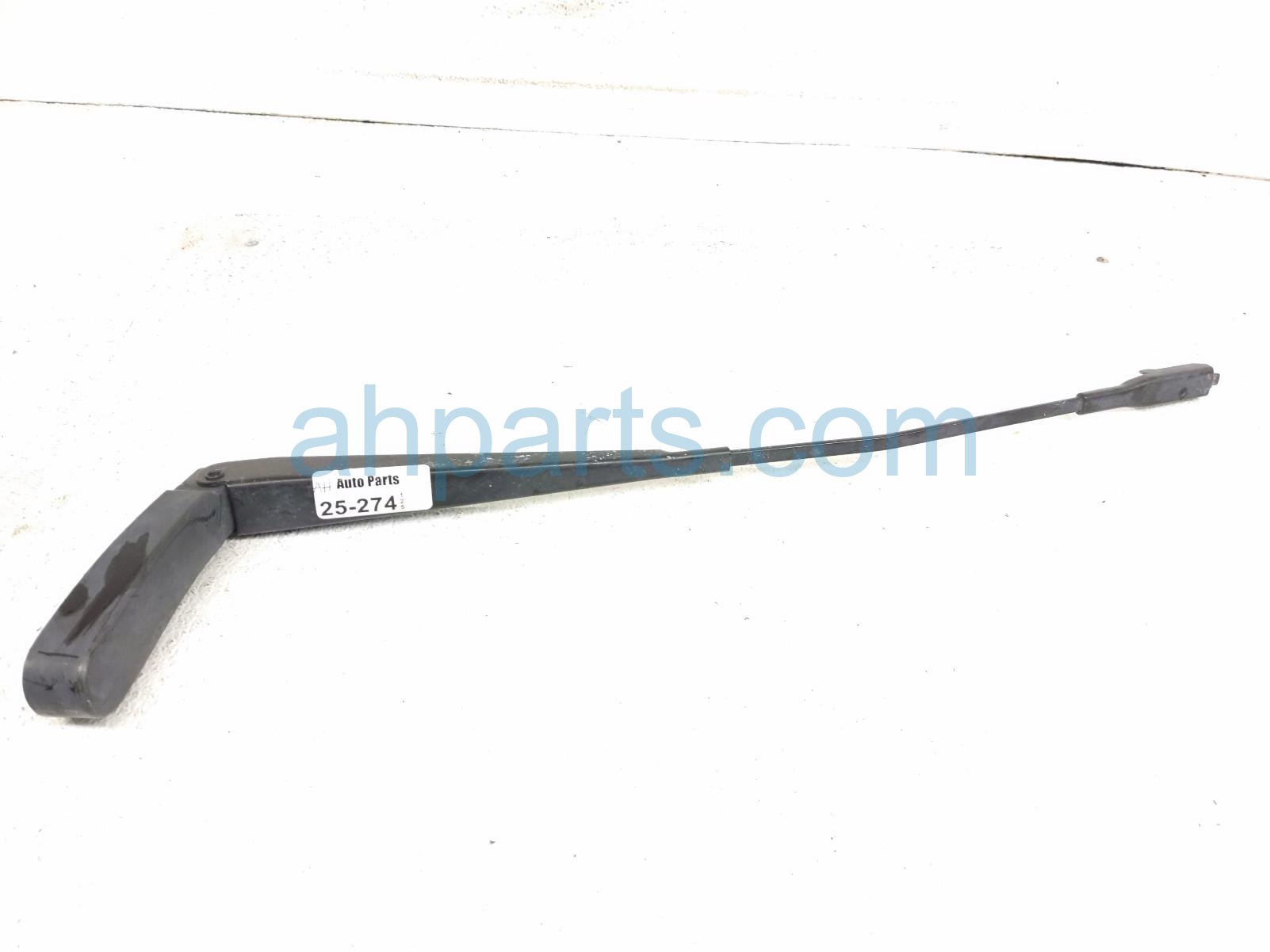 Volvo RH WINDSHIELD WIPER ARM Volvo RH WINDSHIELD WIPER ARM