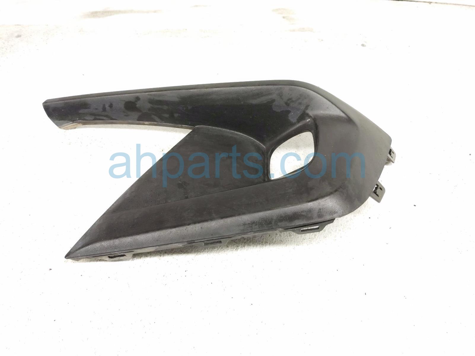 Honda RH FOG LAMP GRILLE BEZEL Honda RH FOG LAMP GRILLE BEZEL