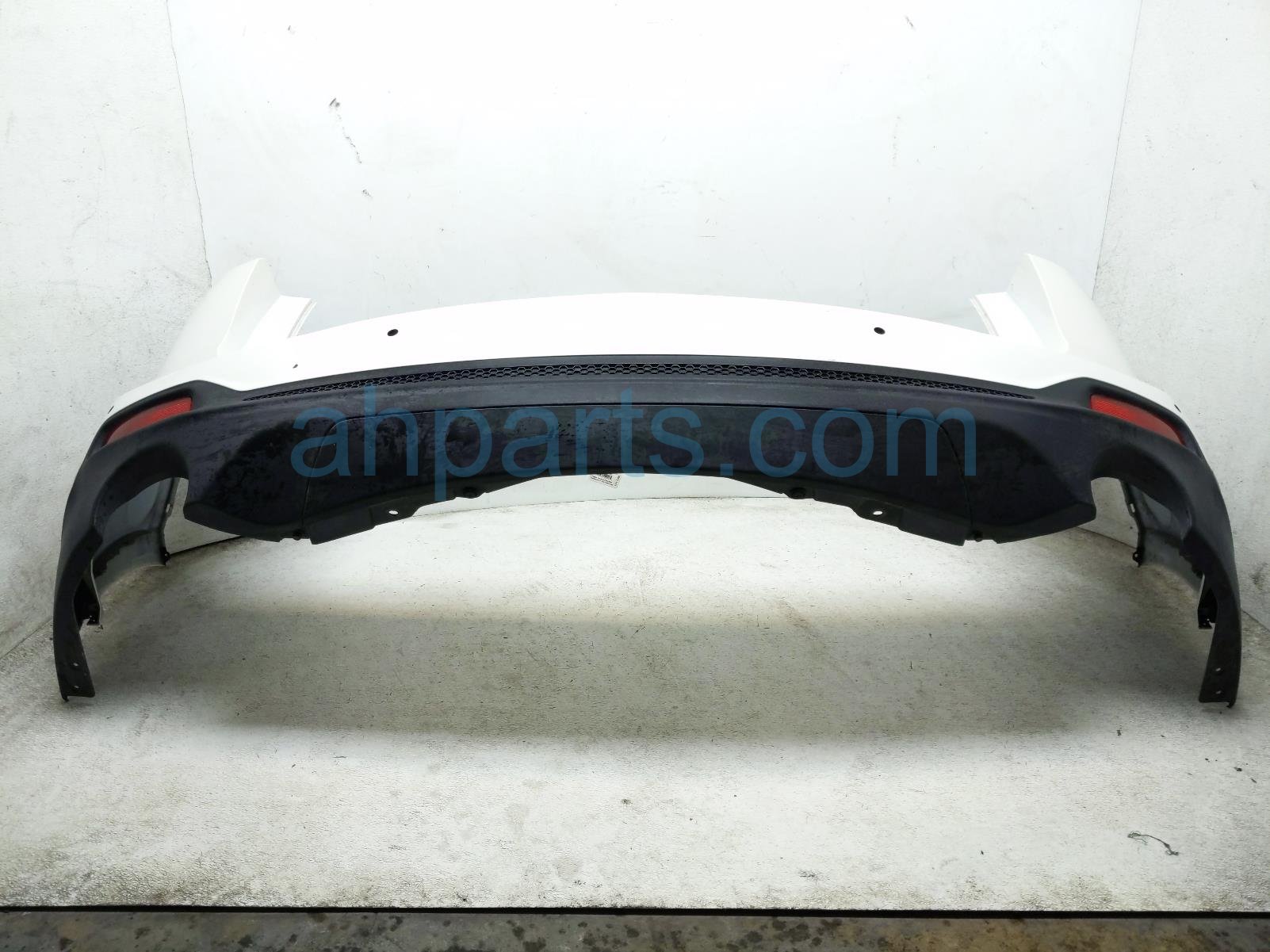 Acura REAR BUMPER COVER - WHITE Acura REAR BUMPER COVER - WHITE