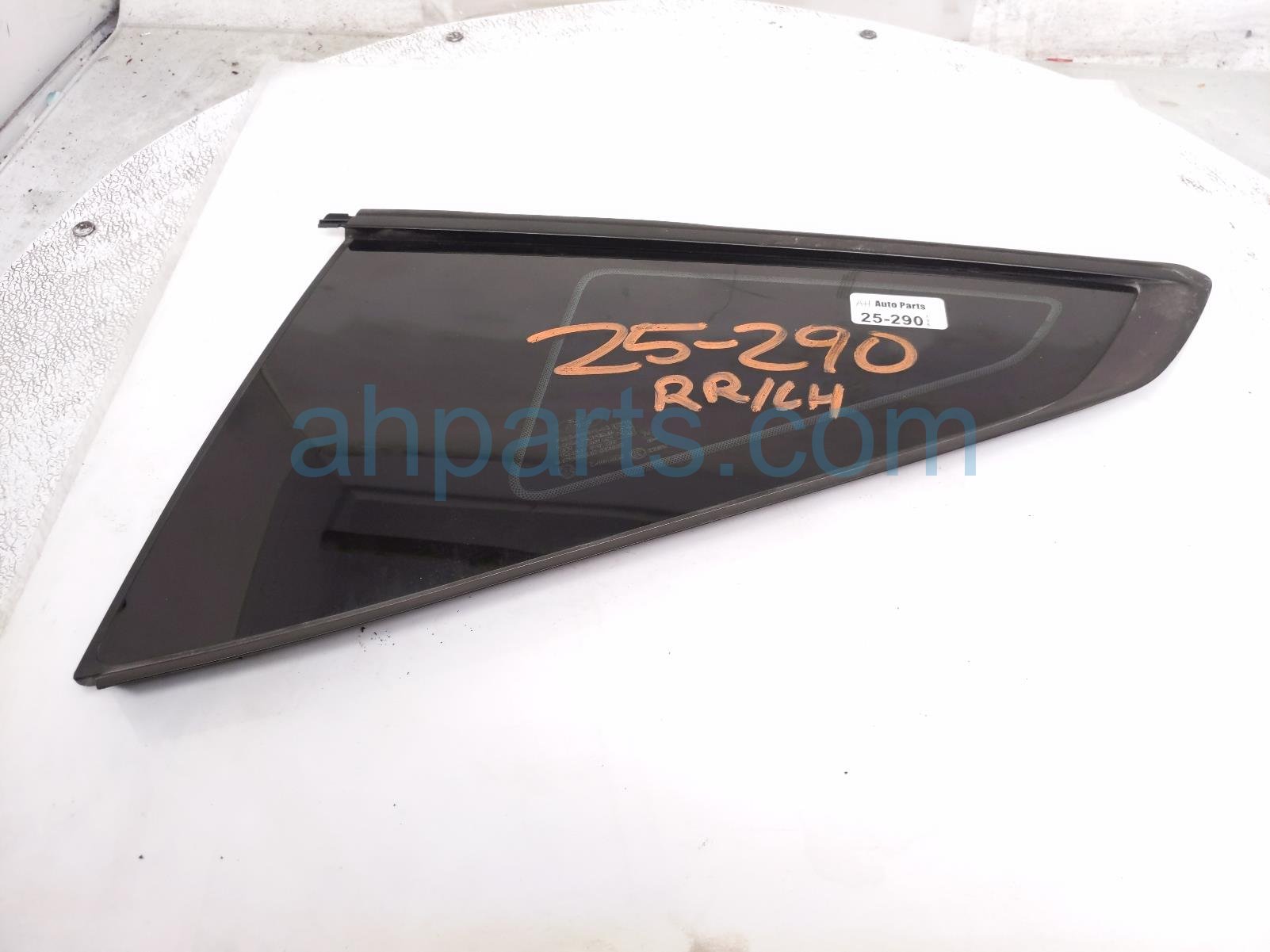 Ford LH QUARTER WINDOW GLASS Ford LH QUARTER WINDOW GLASS